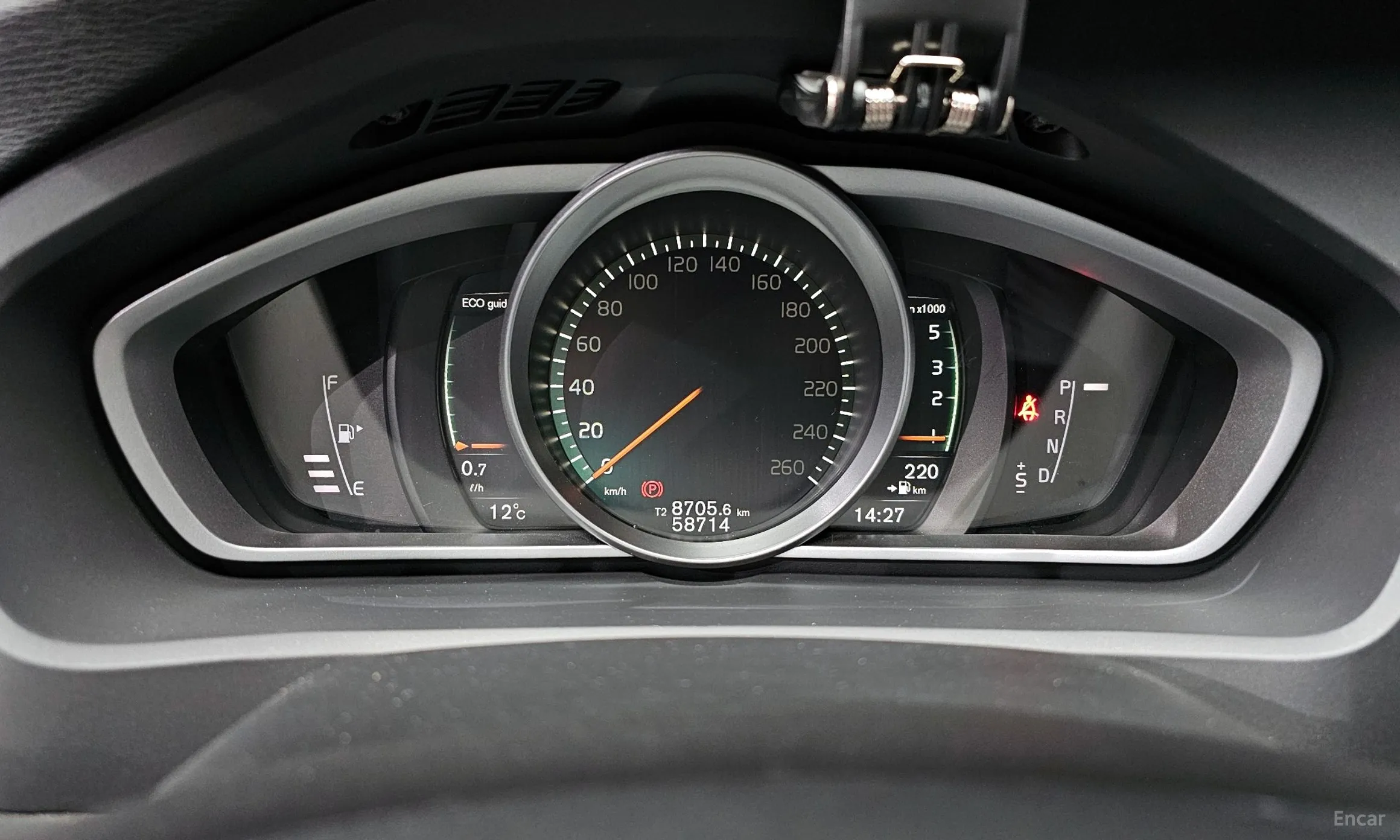 Volvo V40 превью 8
