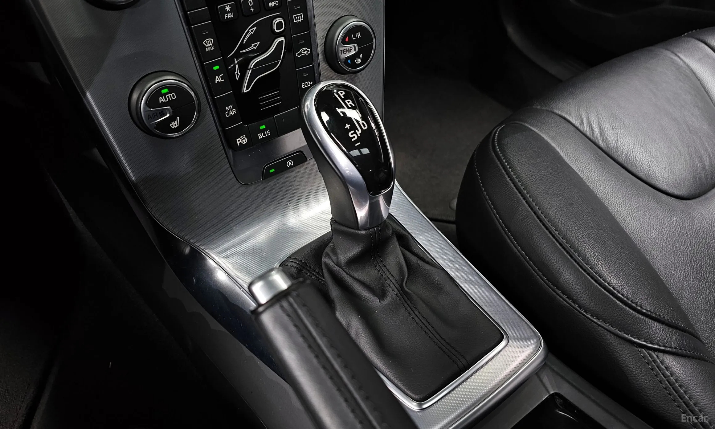 Volvo V40 превью 9