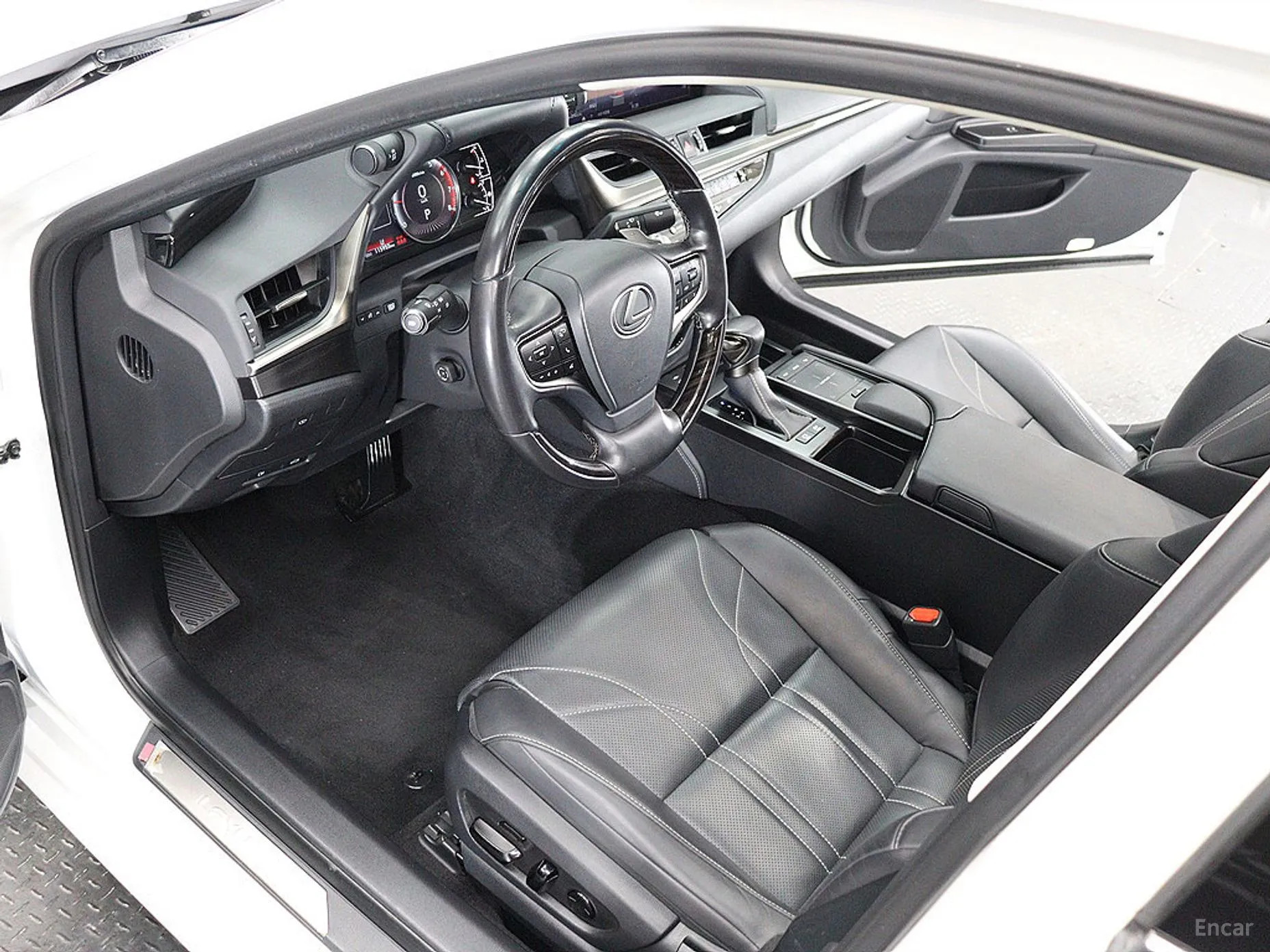 Lexus ES300h 7th Generation превью 14
