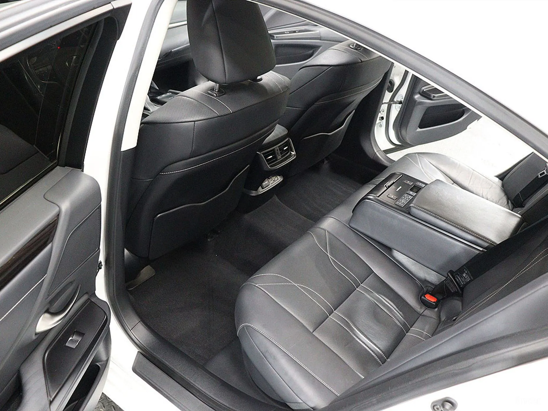 Lexus ES300h 7th Generation превью 16