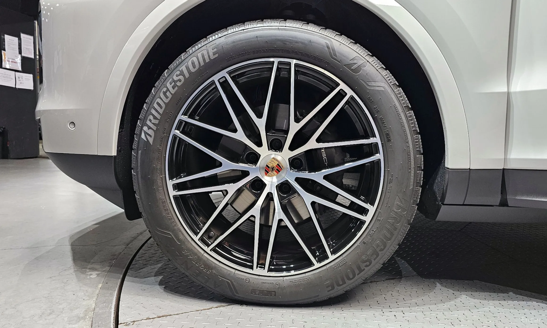 Porsche Cayenne (PO536) превью 5