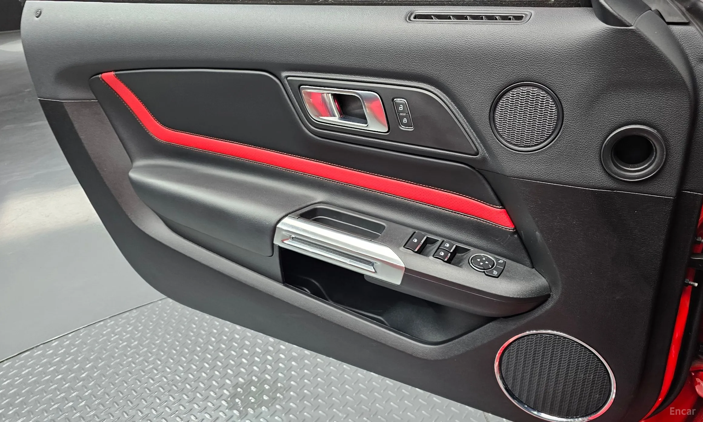 Ford Mustang превью 14