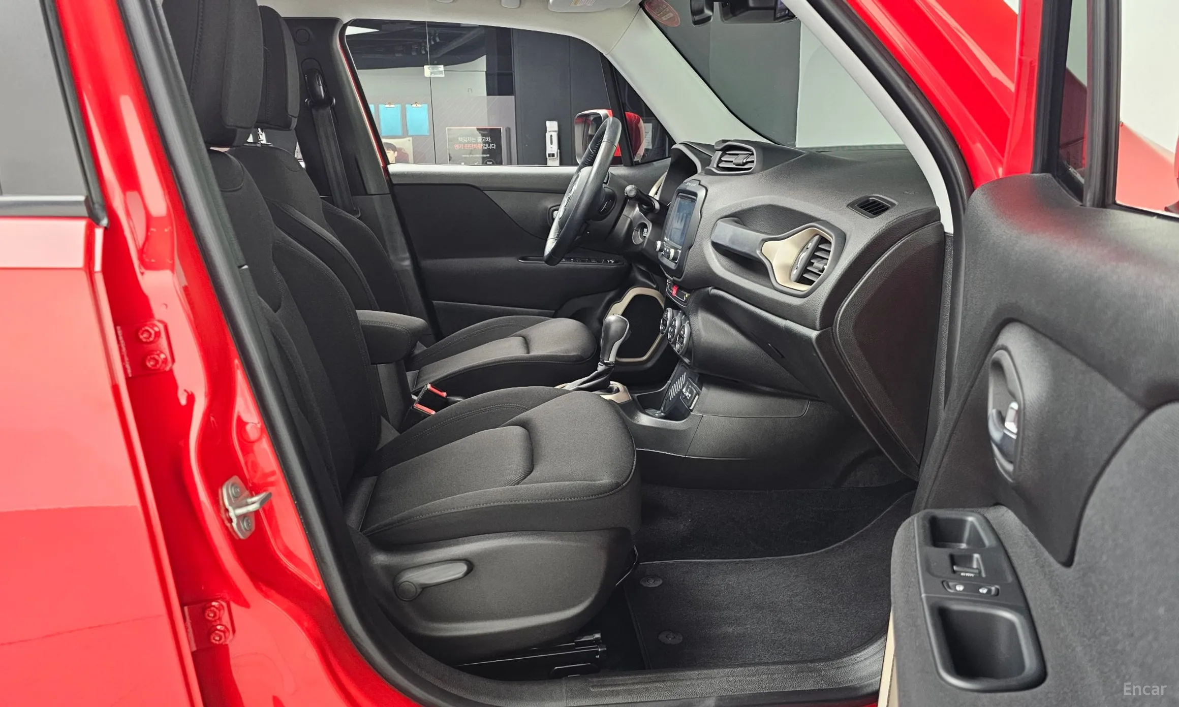 Jeep Renegade превью 11