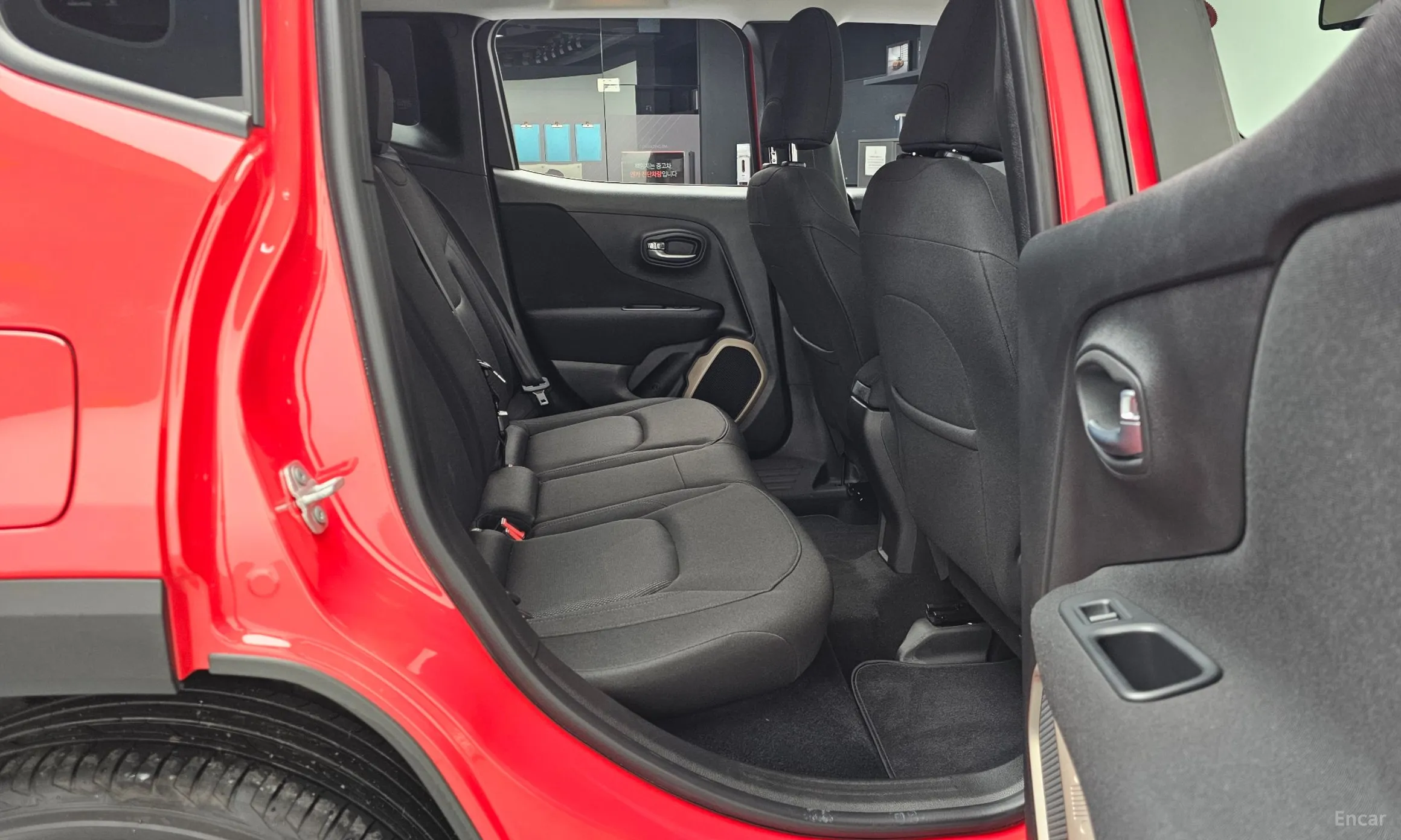 Jeep Renegade превью 12