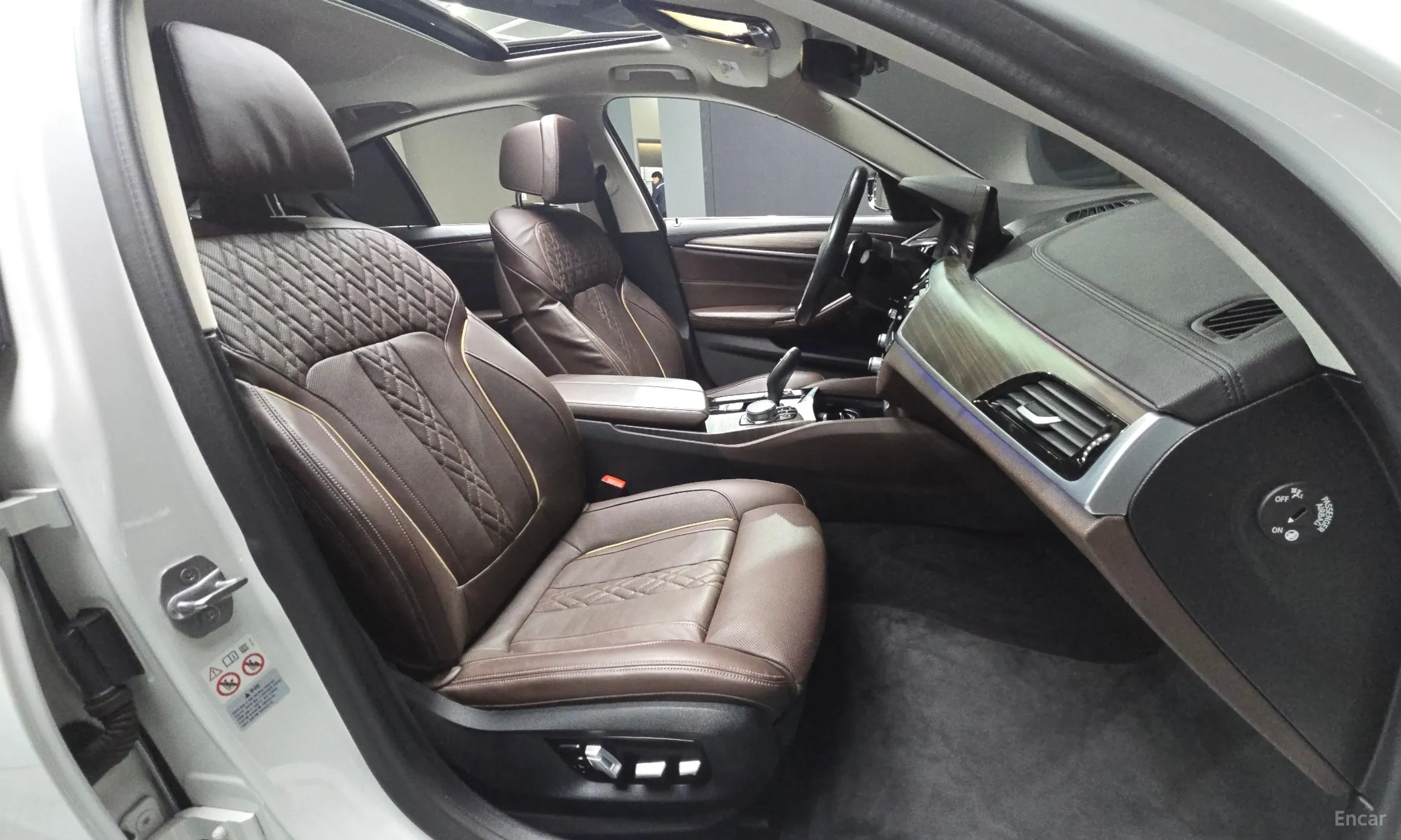 BMW 5 Series (G30) превью 11