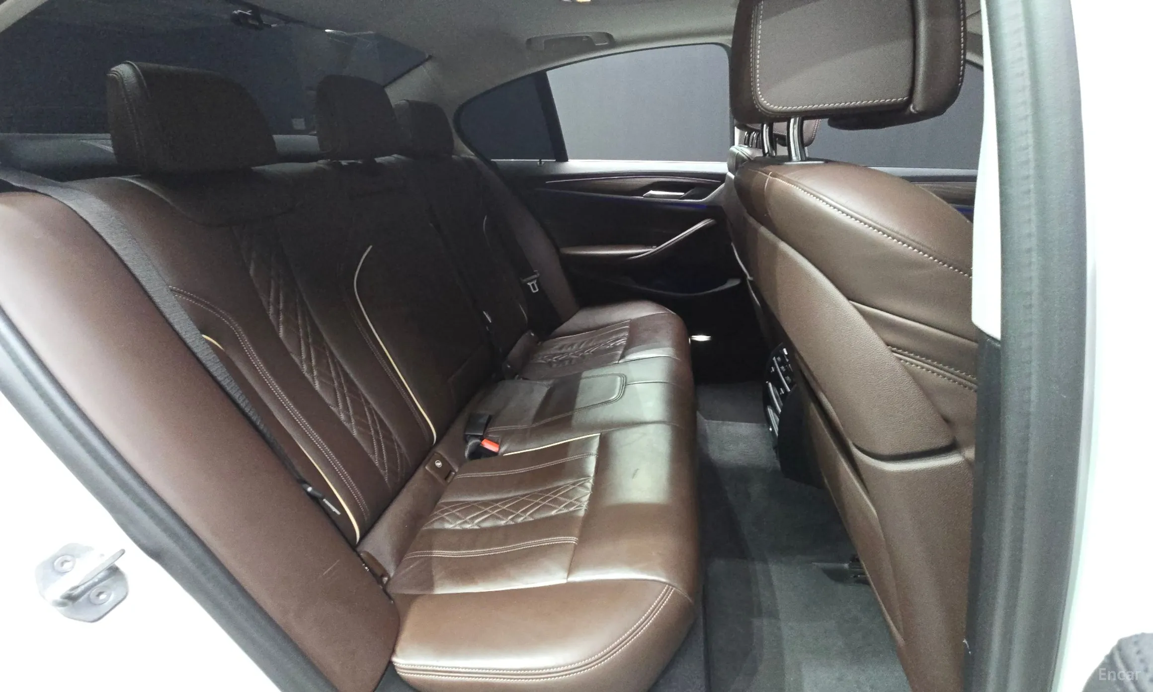 BMW 5 Series (G30) превью 12