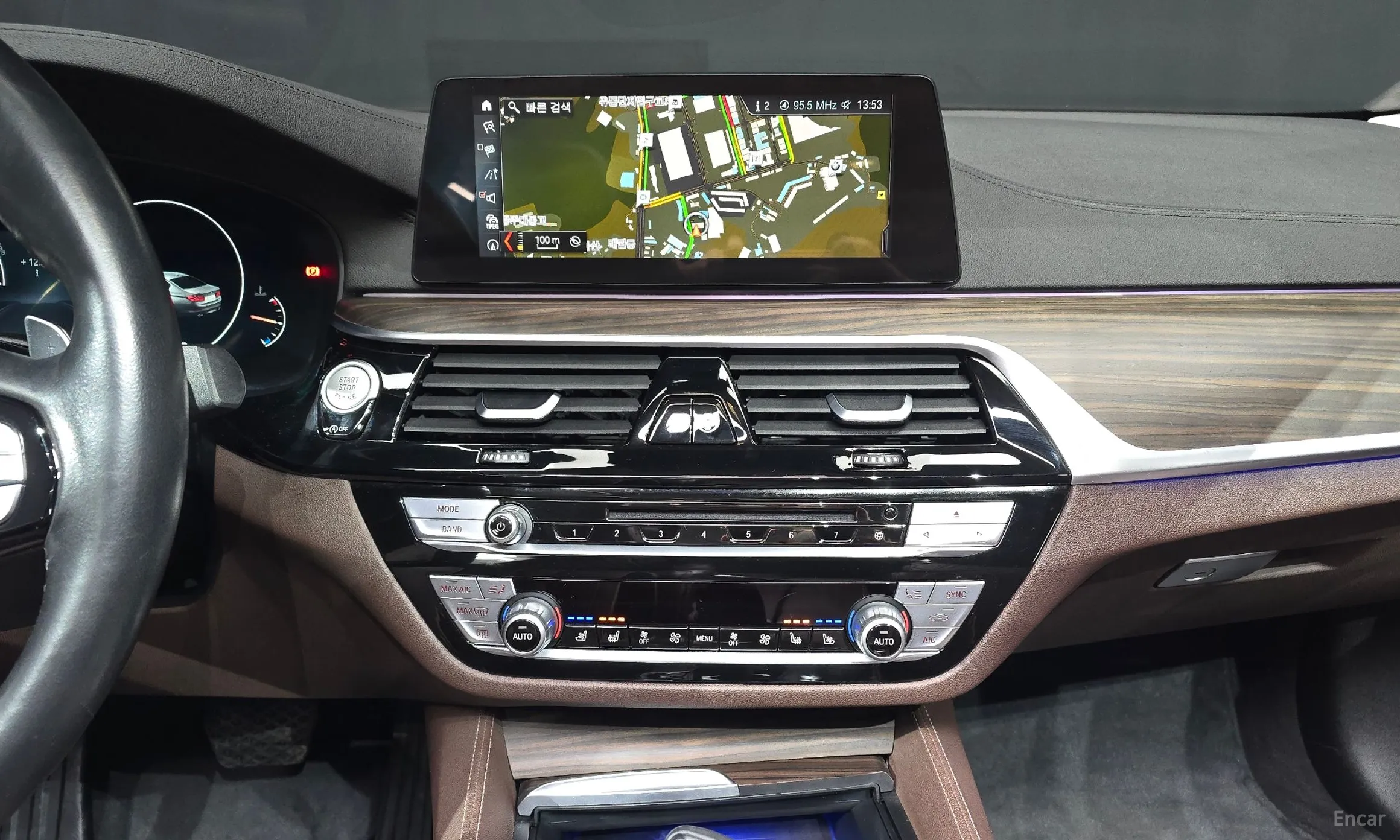 BMW 5 Series (G30) превью 14