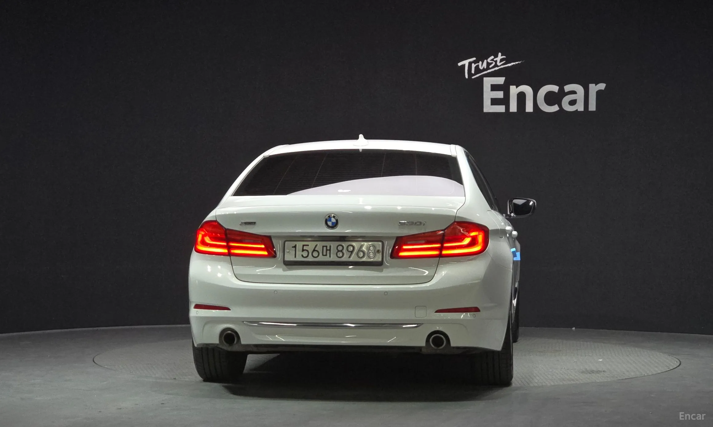 BMW 5 Series (G30) превью 4