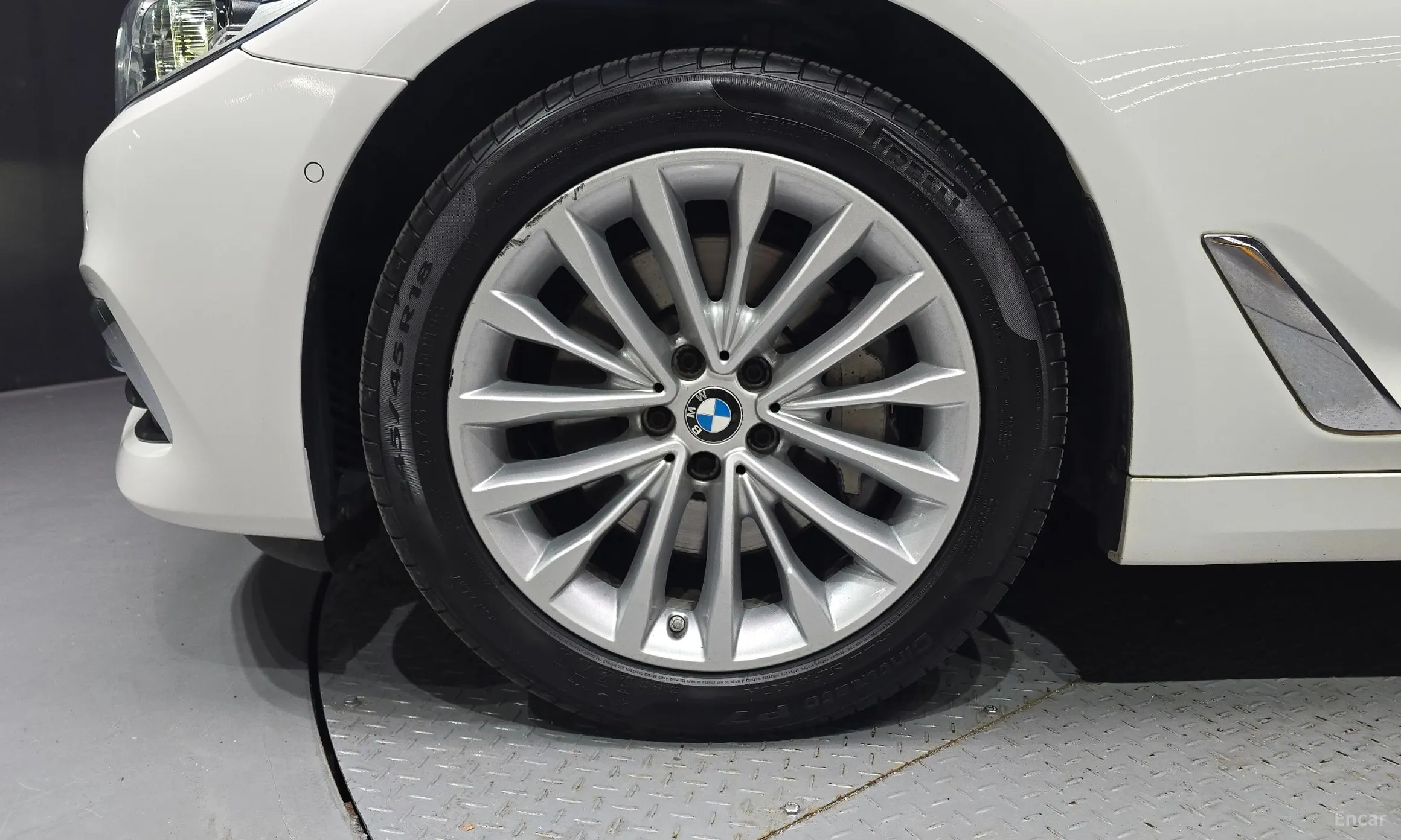 BMW 5 Series (G30) превью 5