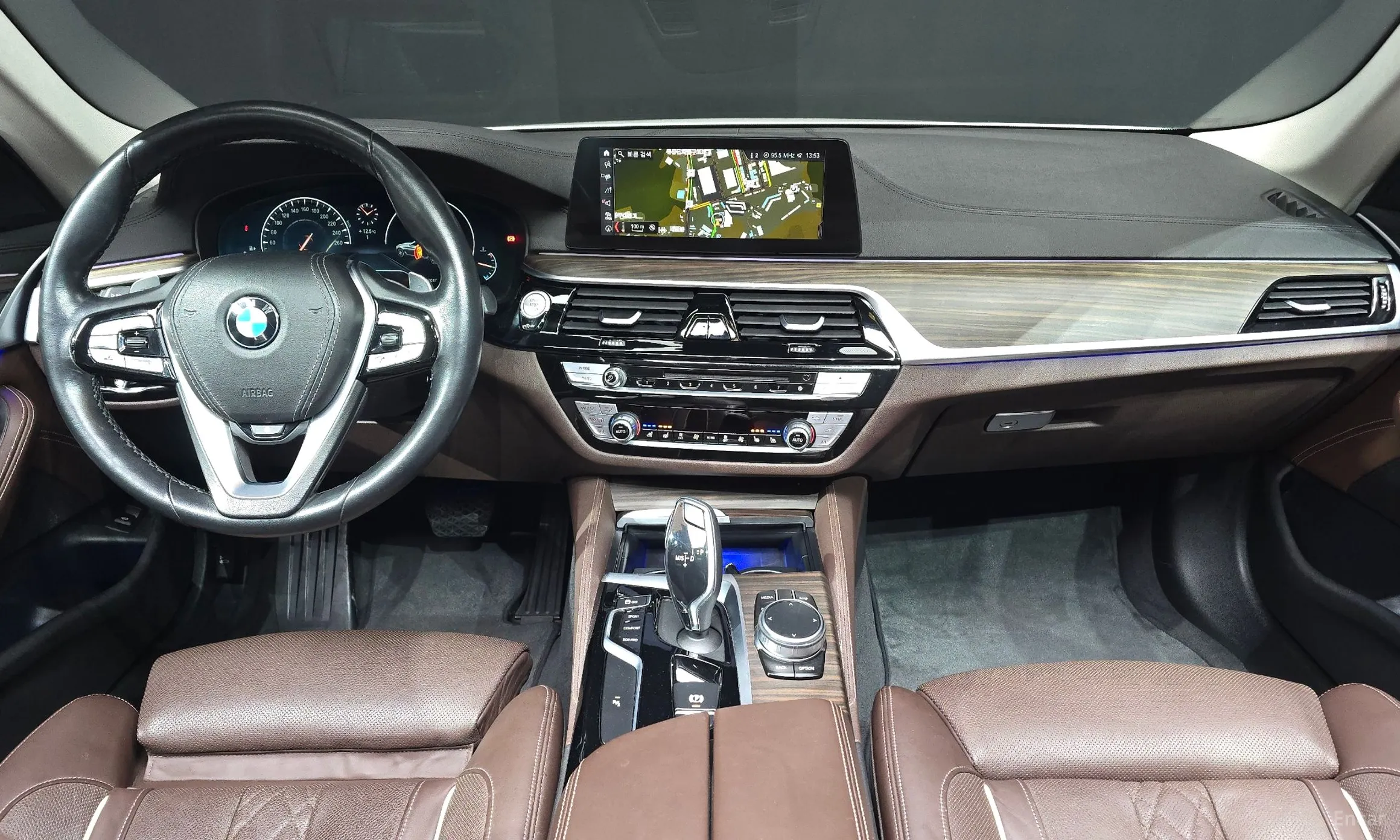 BMW 5 Series (G30) превью 7