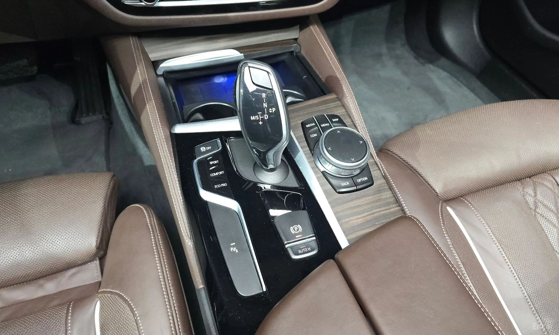 BMW 5 Series (G30) превью 9