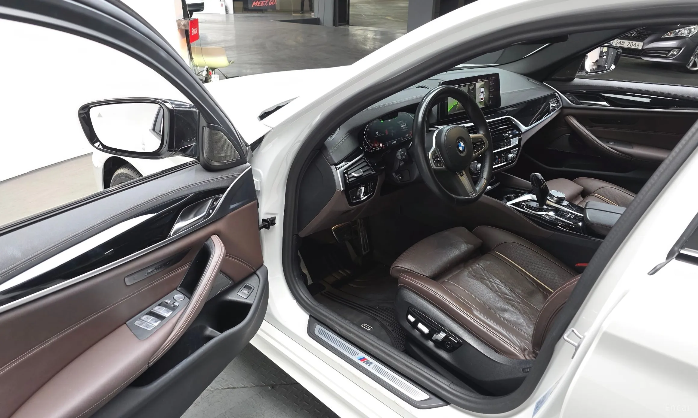 BMW 5 Series (G30) превью 10