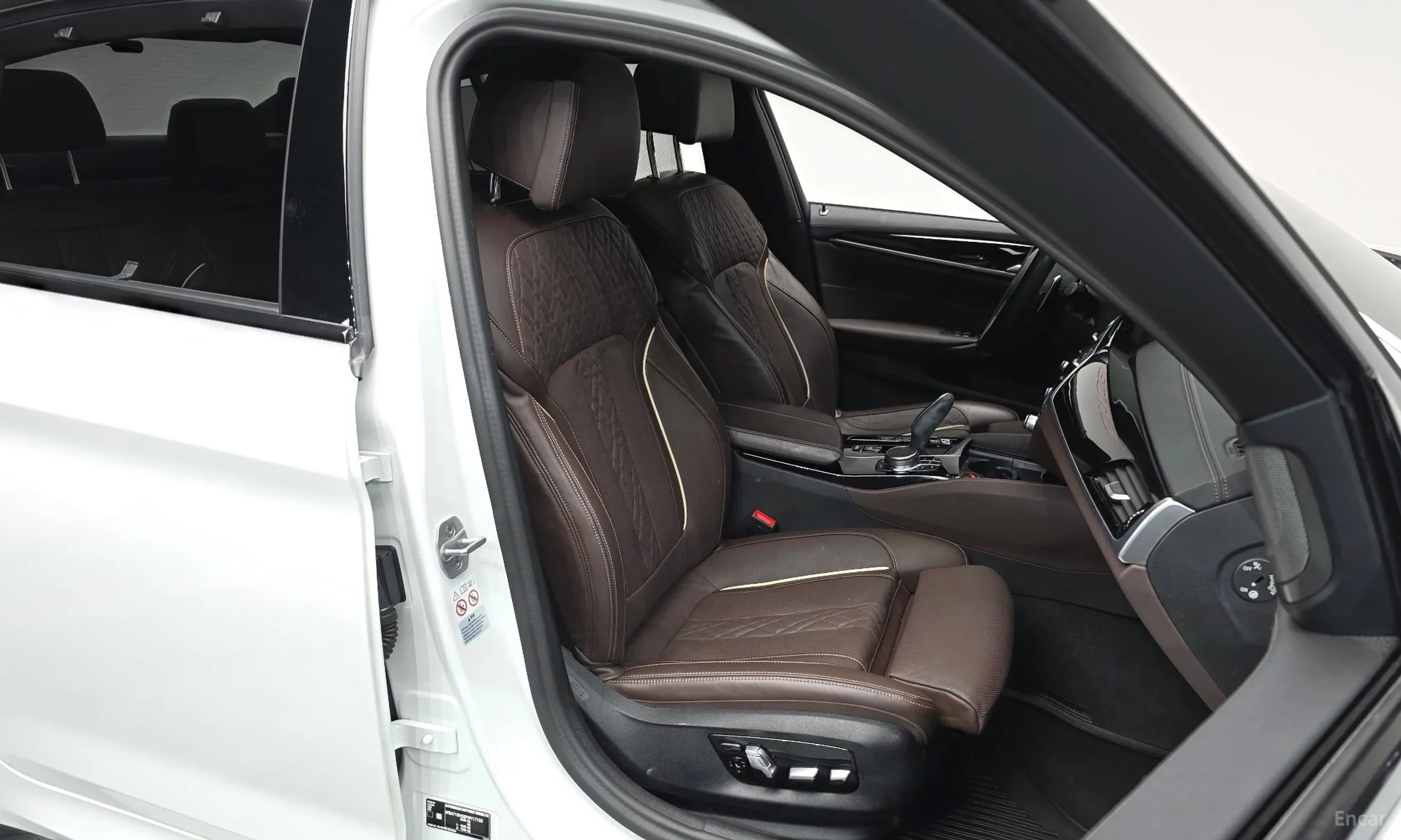 BMW 5 Series (G30) превью 12