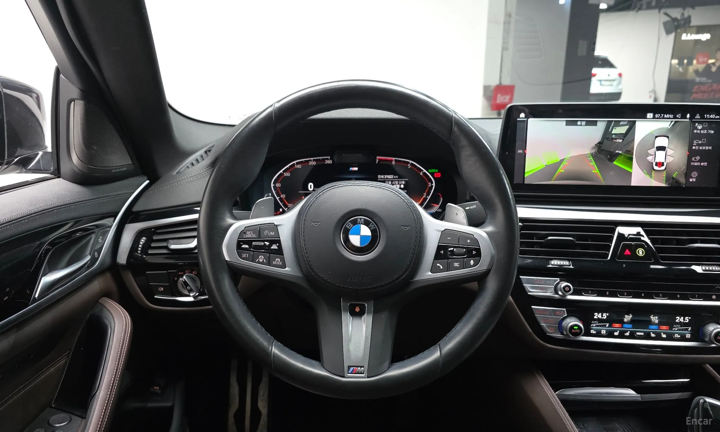 BMW 5 Series (G30) превью 14