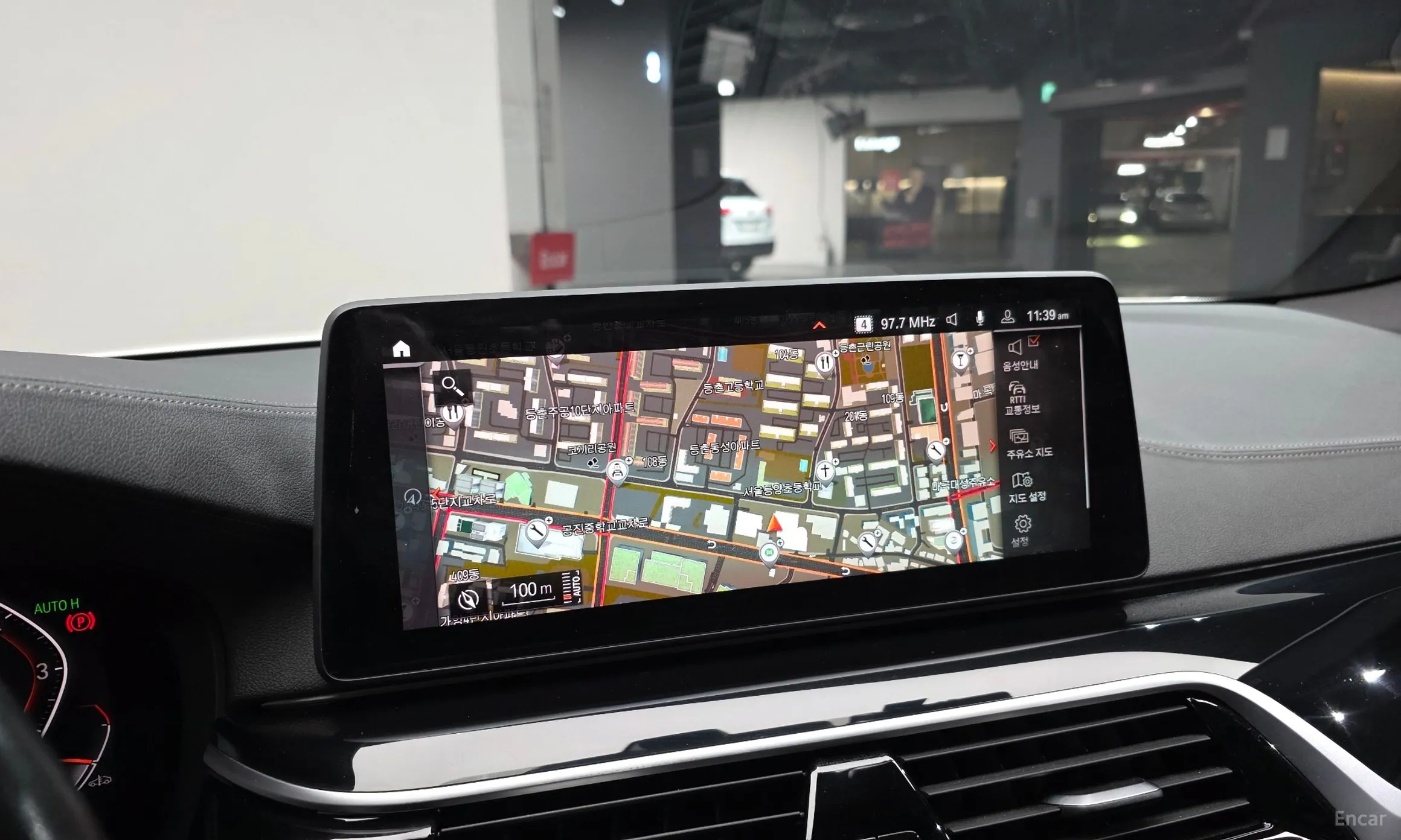 BMW 5 Series (G30) превью 15