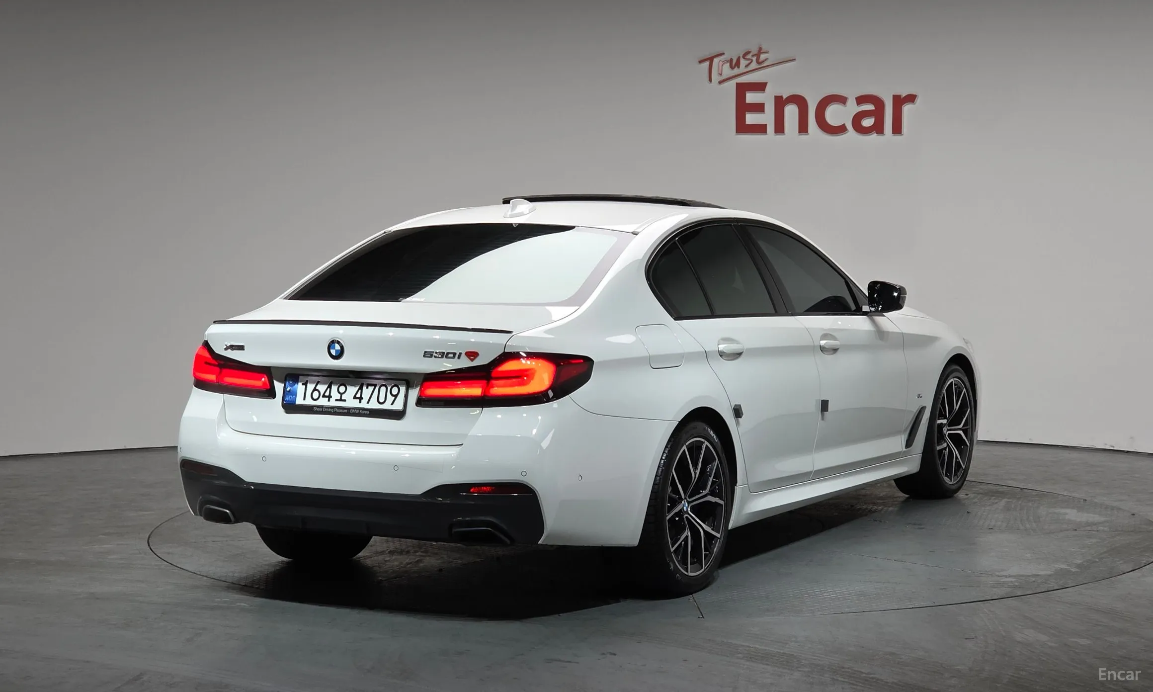 BMW 5 Series (G30) превью 2