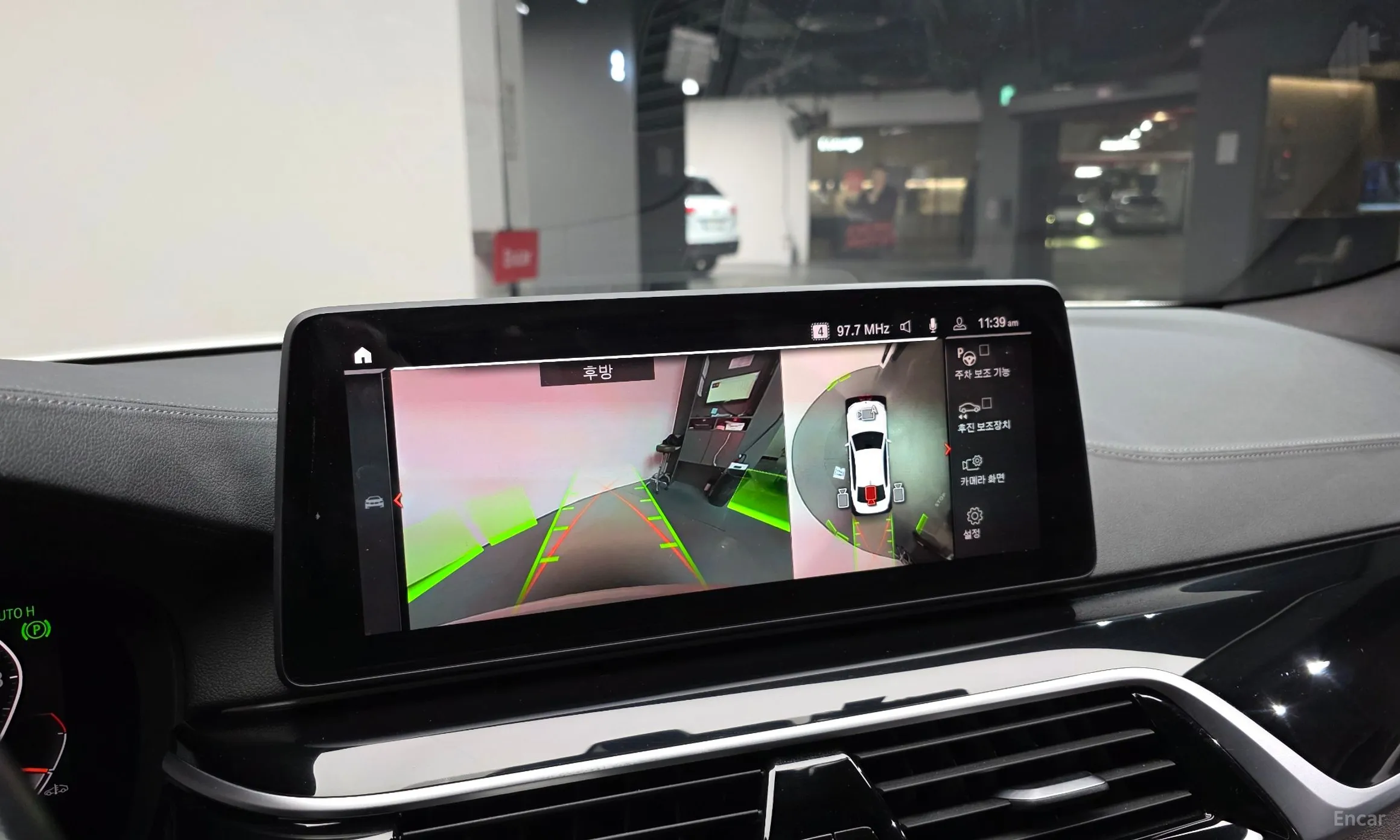 BMW 5 Series (G30) превью 16