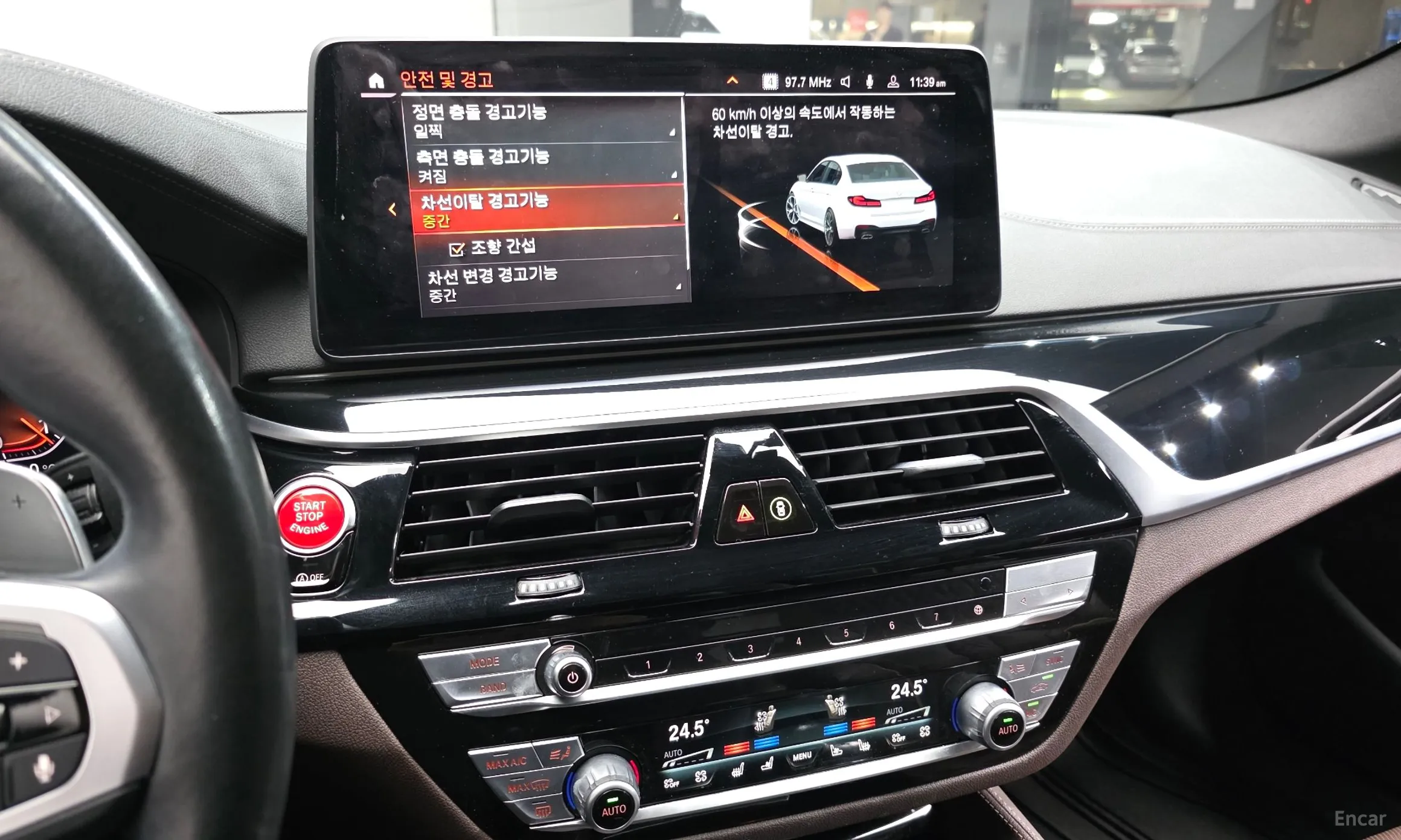 BMW 5 Series (G30) превью 17
