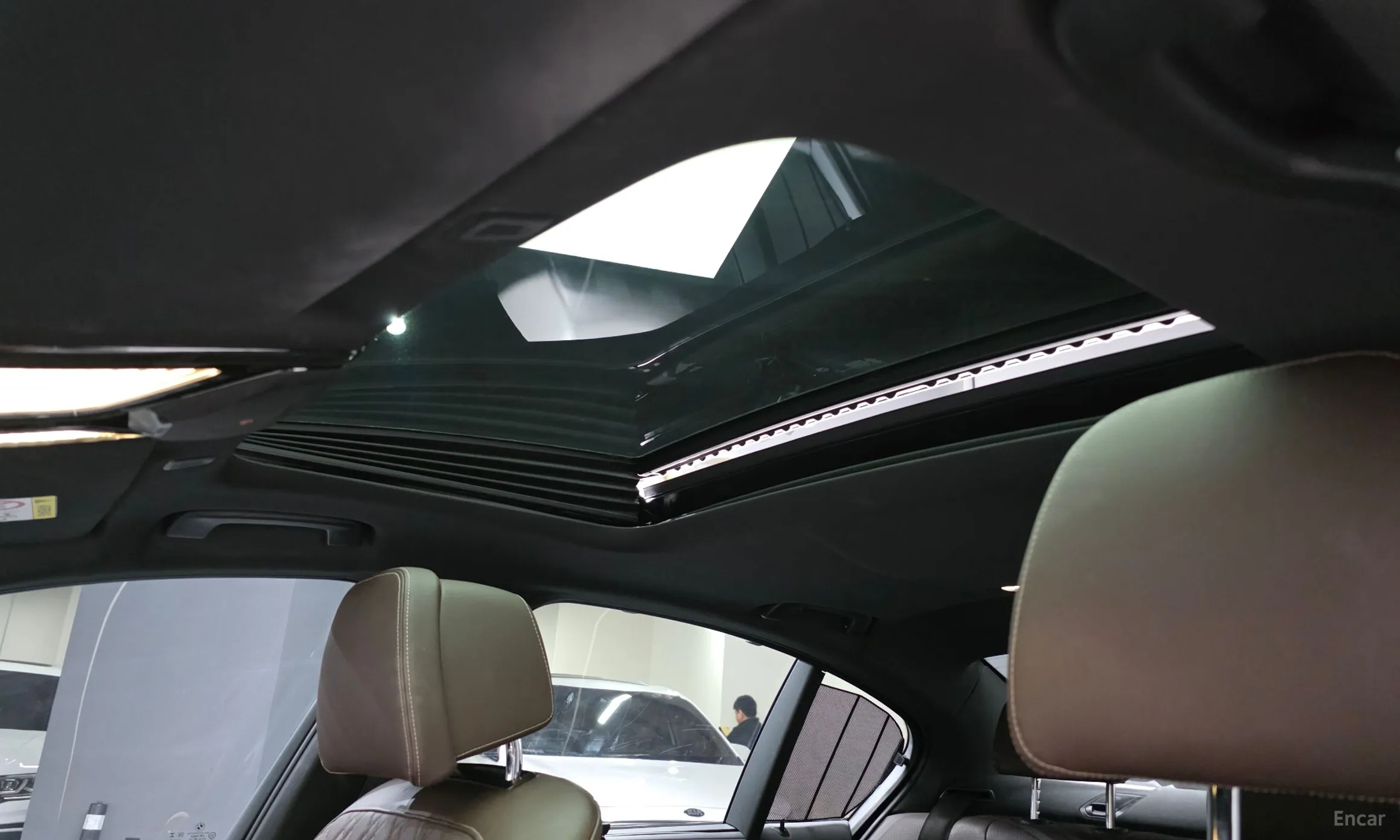 BMW 5 Series (G30) превью 19