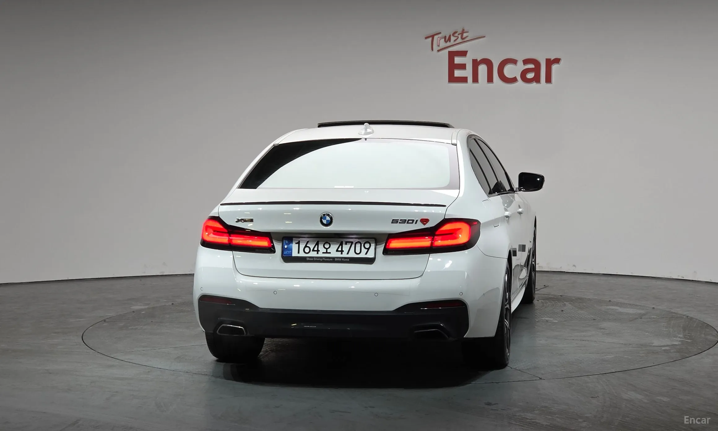 BMW 5 Series (G30) превью 4