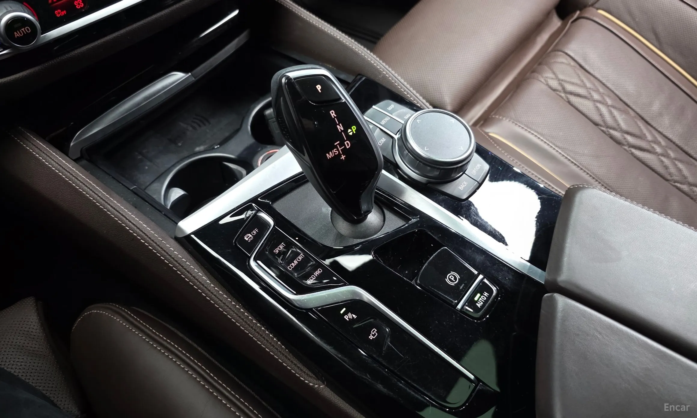 BMW 5 Series (G30) превью 9
