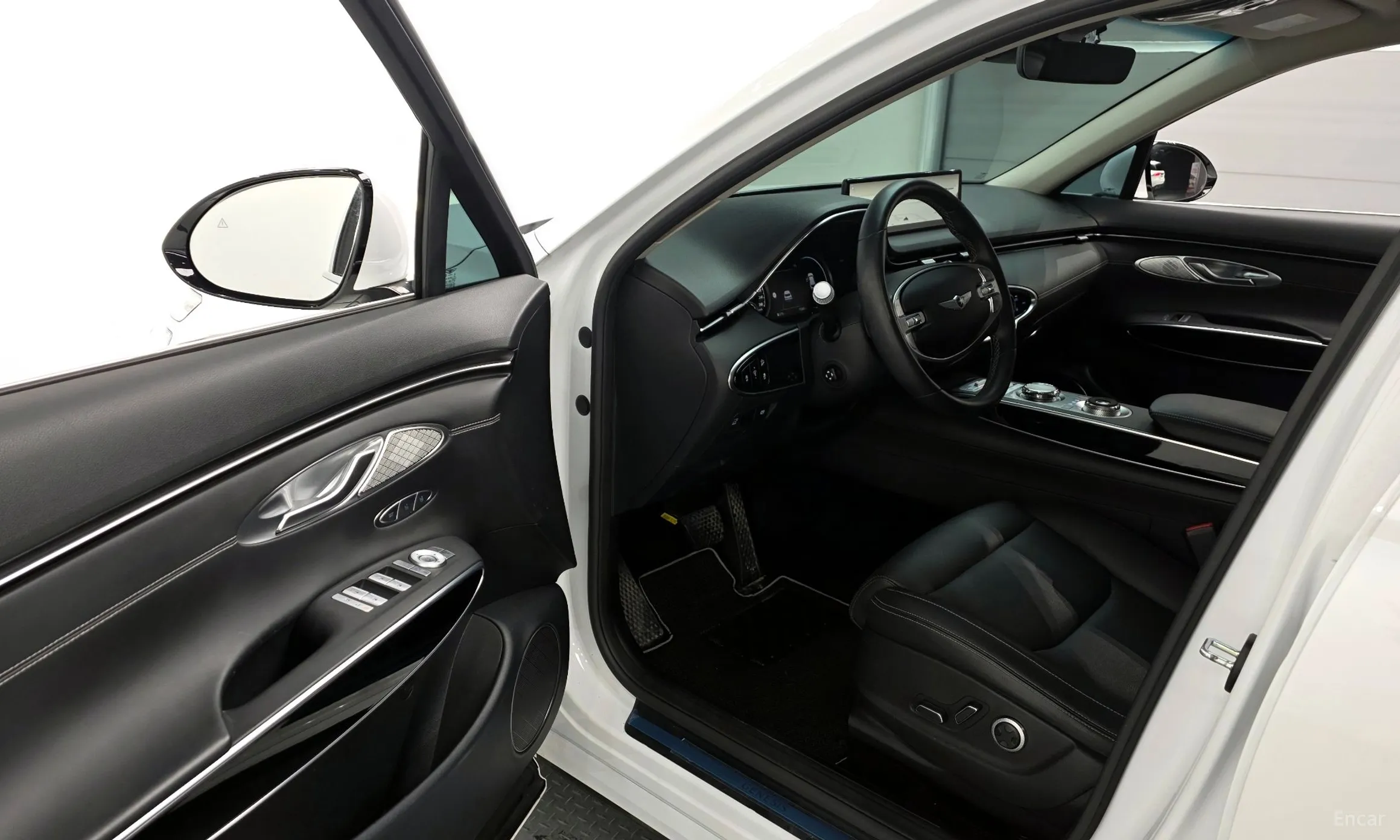 Genesis GV70 превью 10