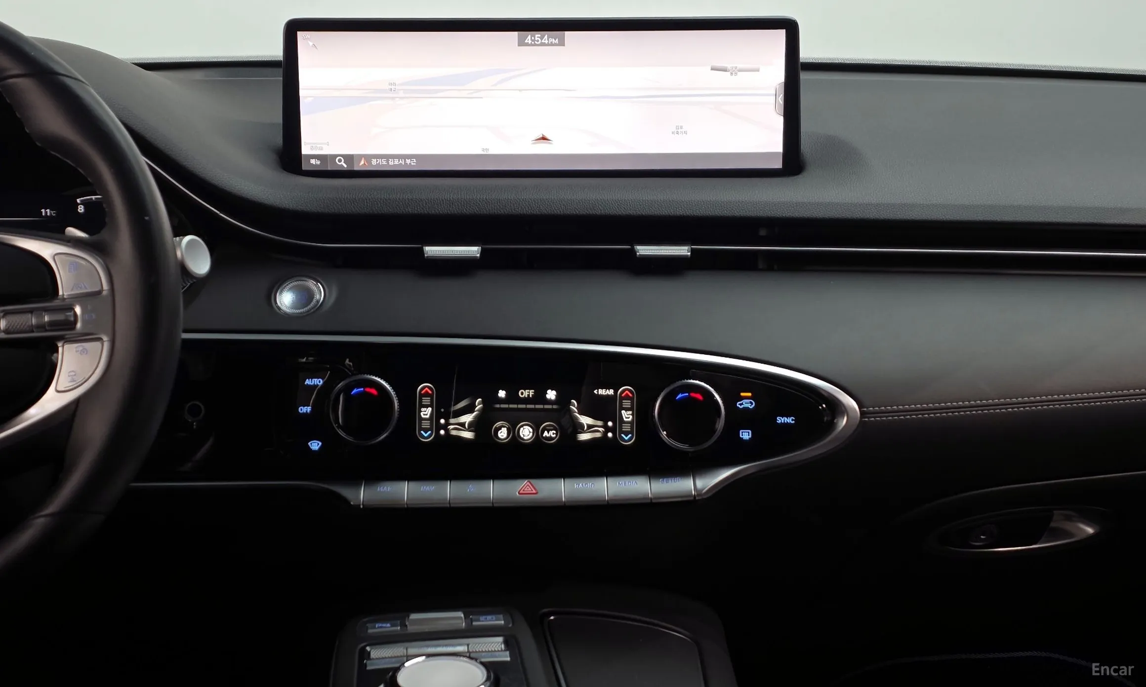Genesis GV70 превью 14