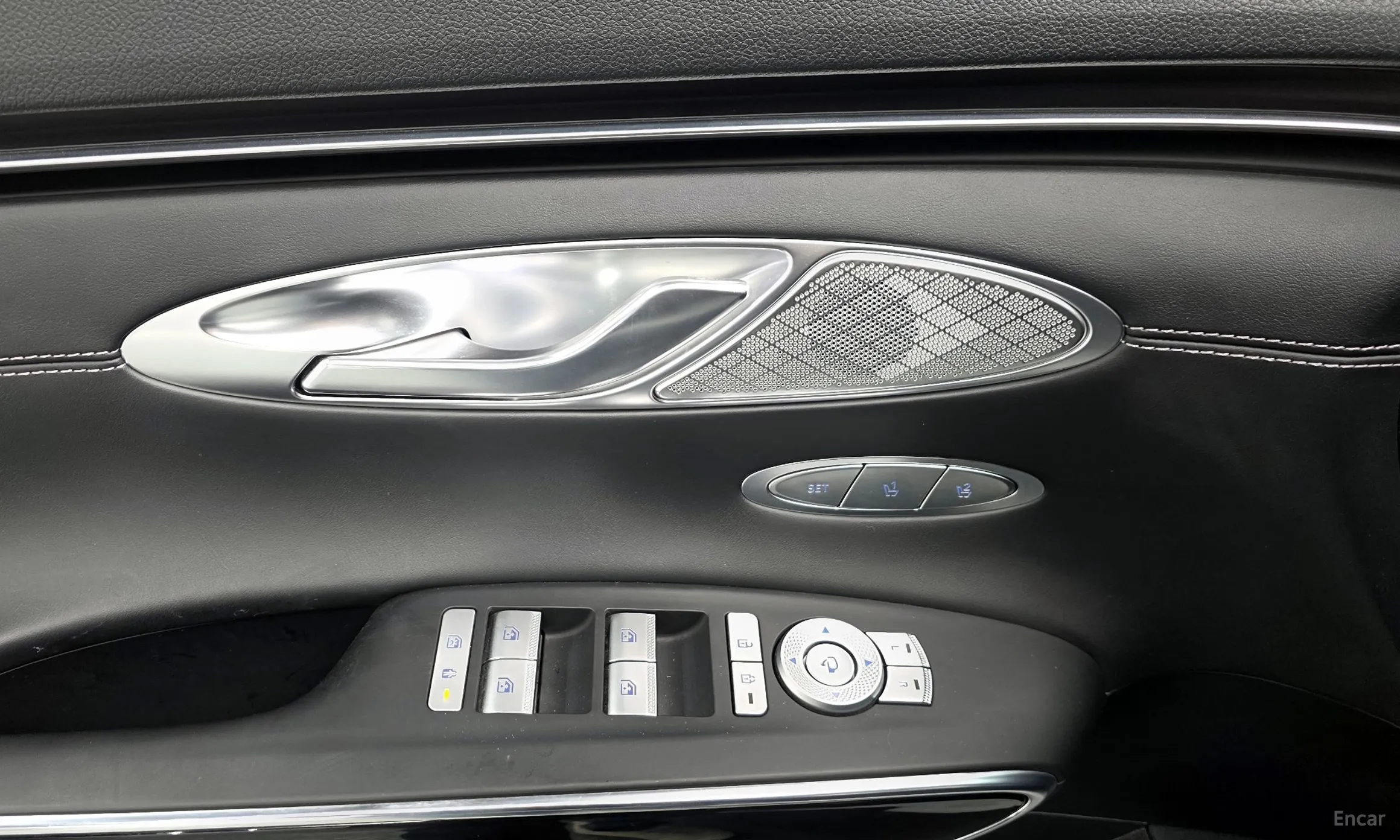 Genesis GV70 превью 17