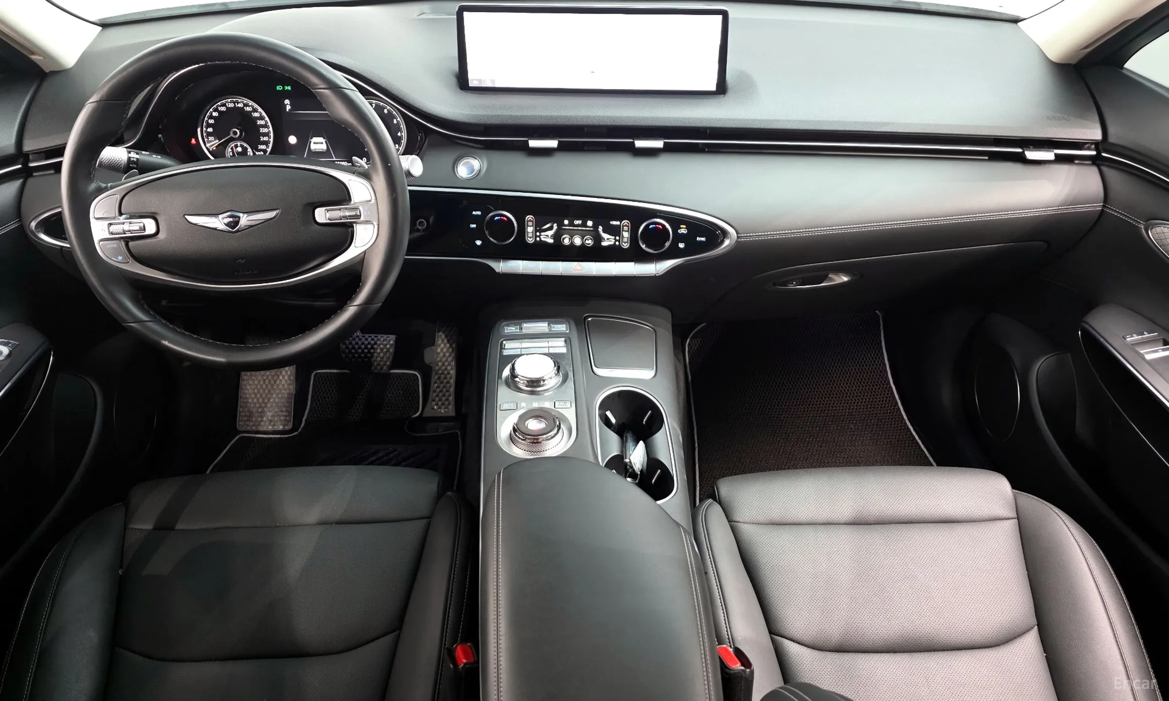 Genesis GV70 превью 7