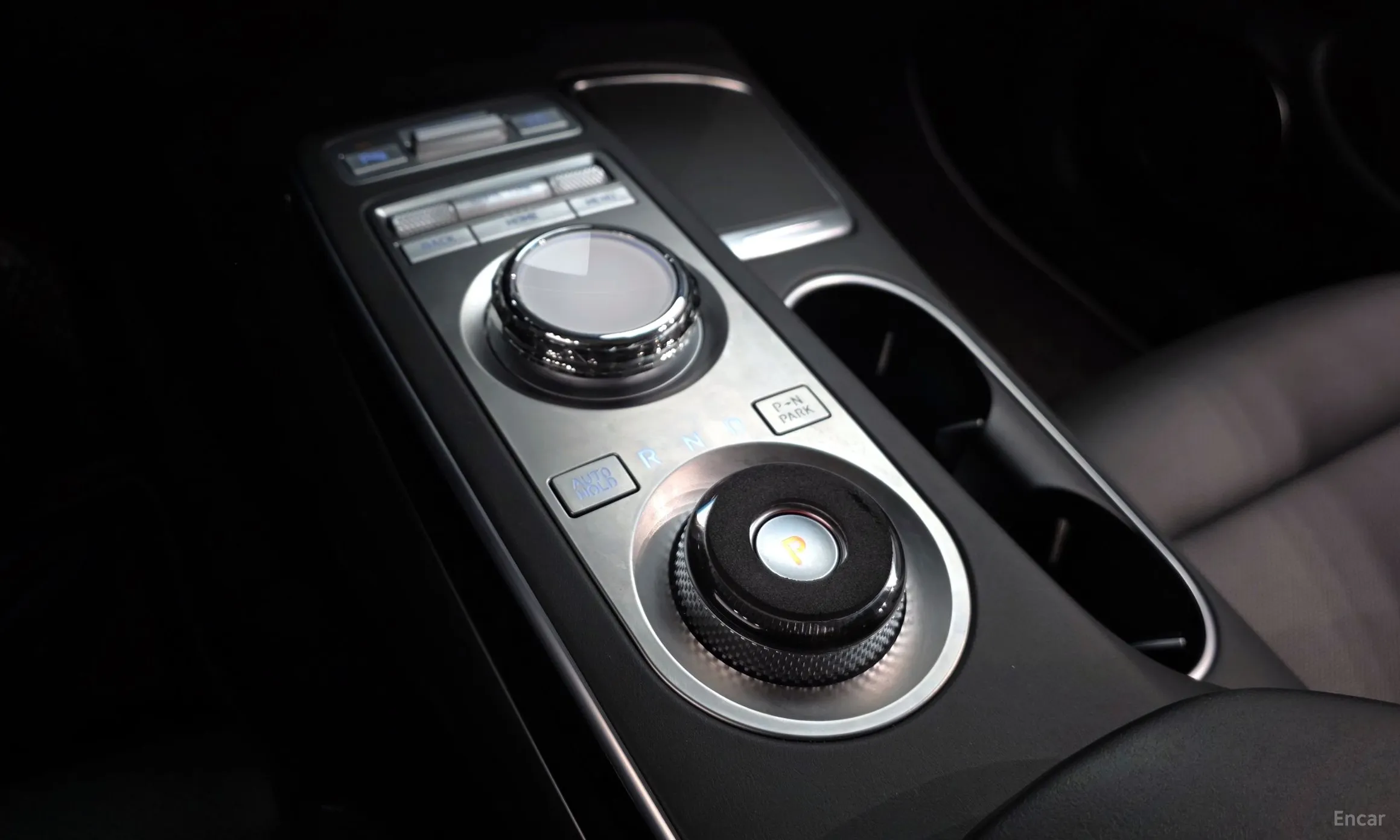 Genesis GV70 превью 9