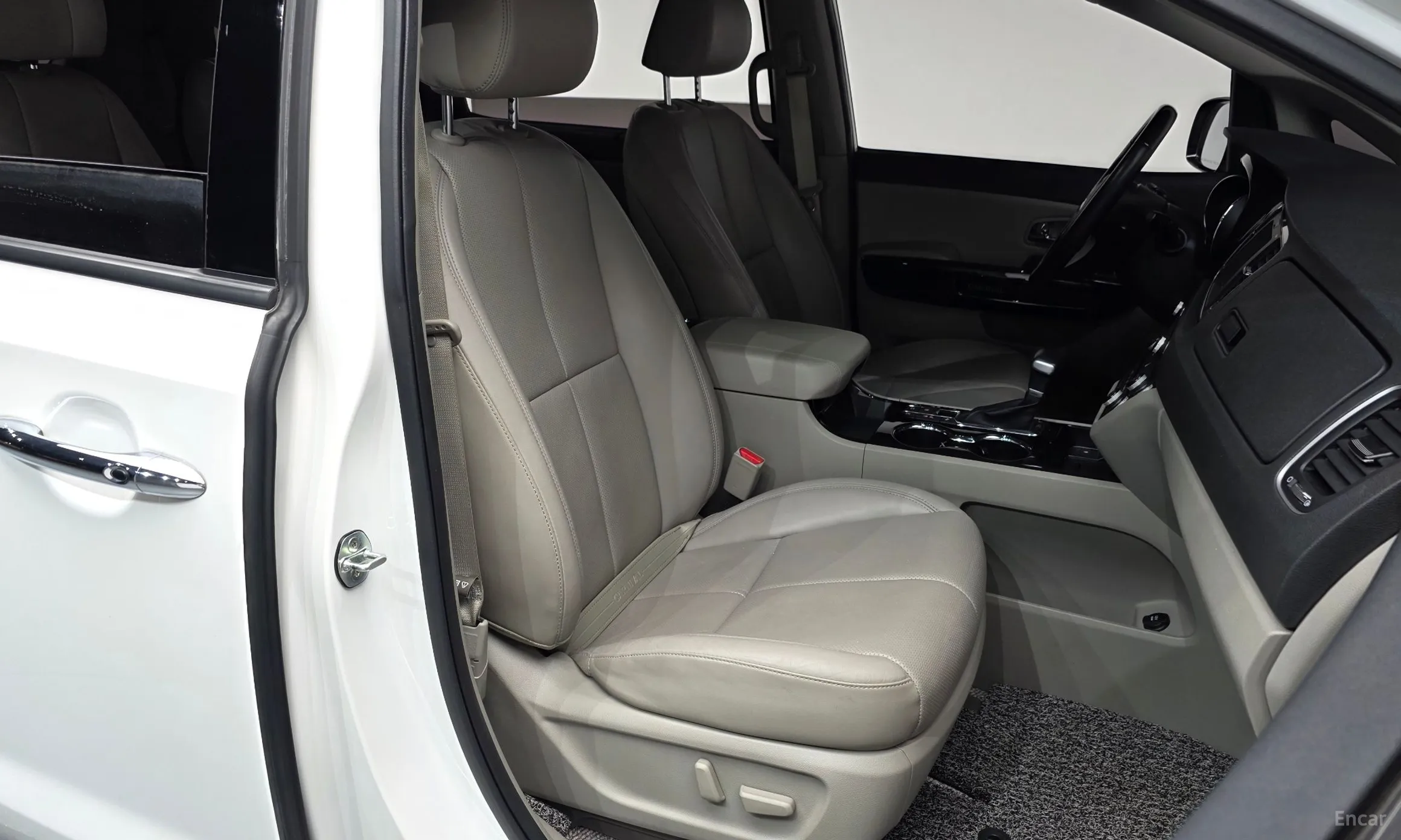 Kia Carnival превью 10