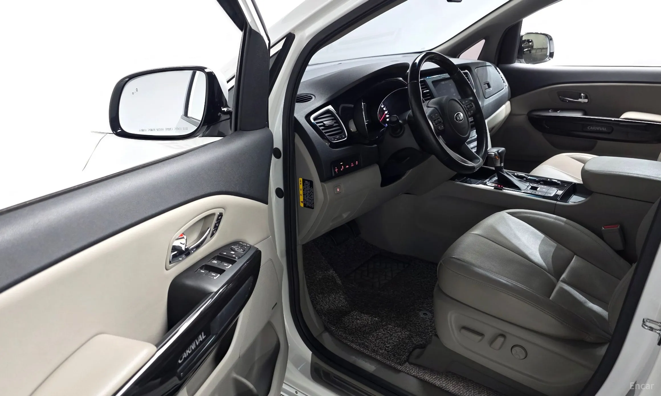 Kia Carnival превью 11