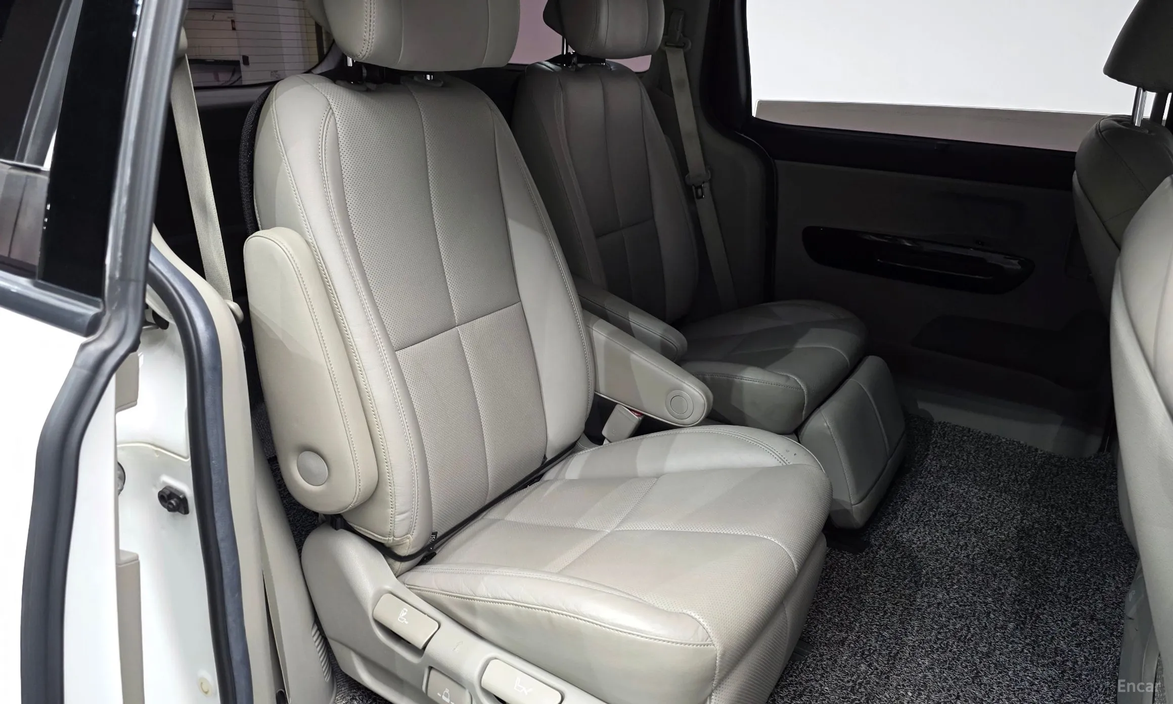 Kia Carnival превью 12