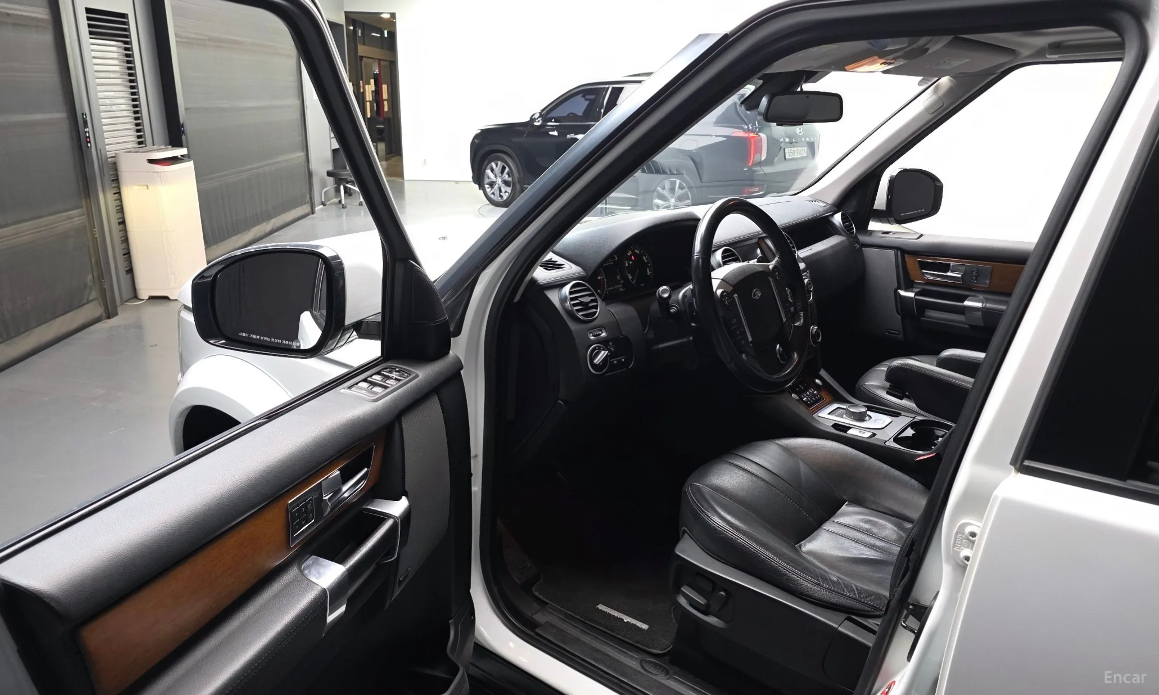 Land Rover Discovery 4 превью 10