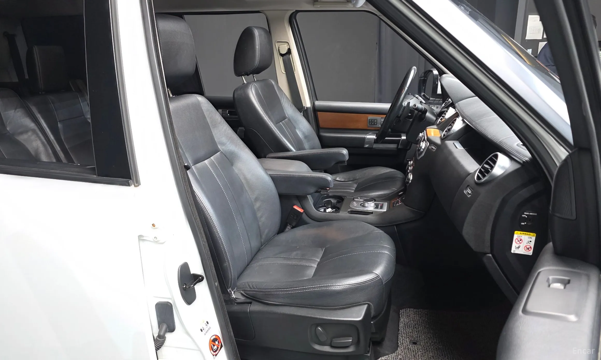 Land Rover Discovery 4 превью 11