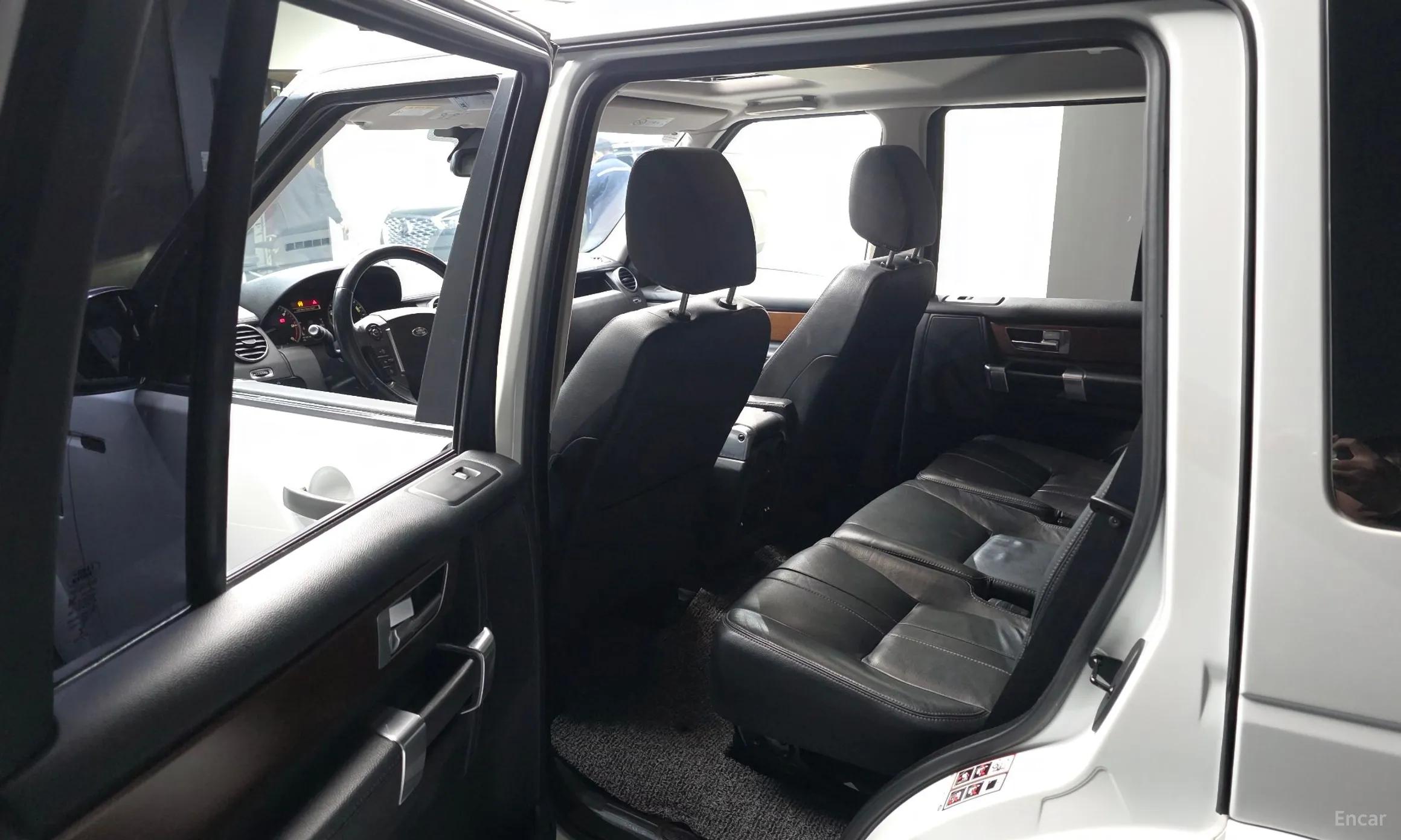 Land Rover Discovery 4 превью 12