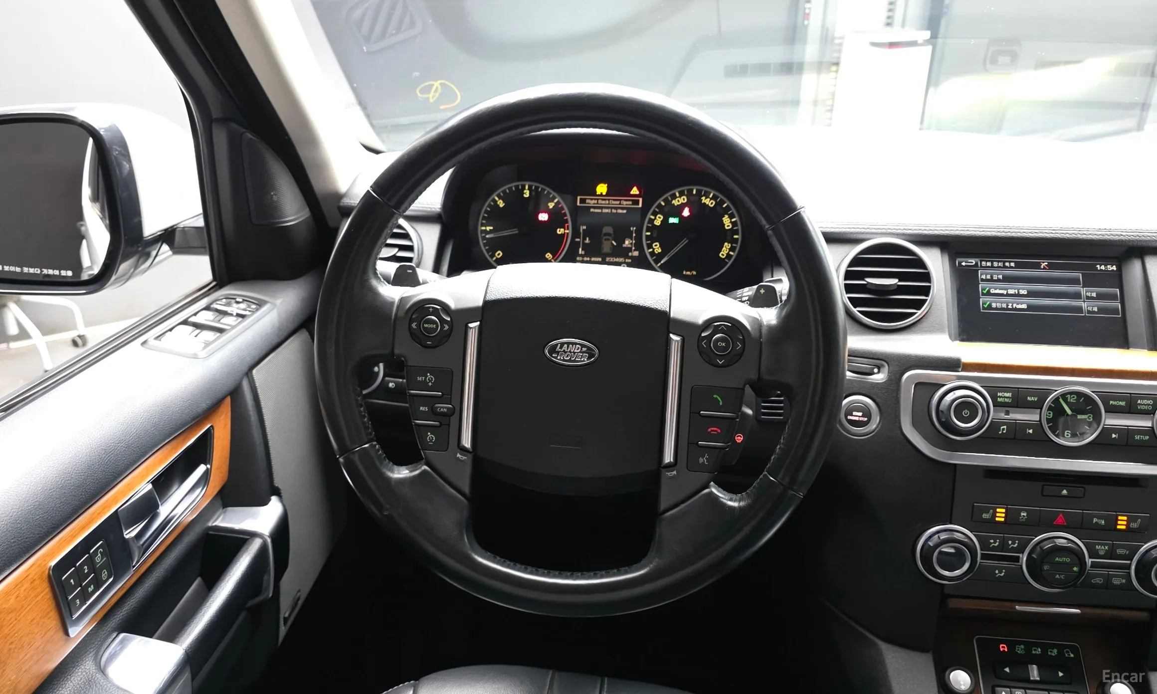 Land Rover Discovery 4 превью 13
