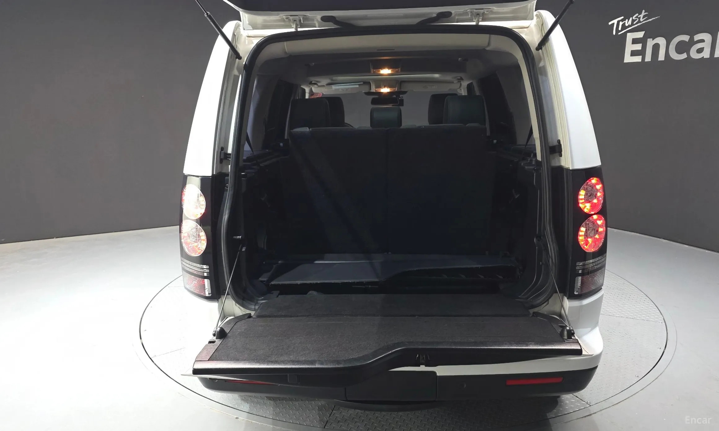 Land Rover Discovery 4 превью 20