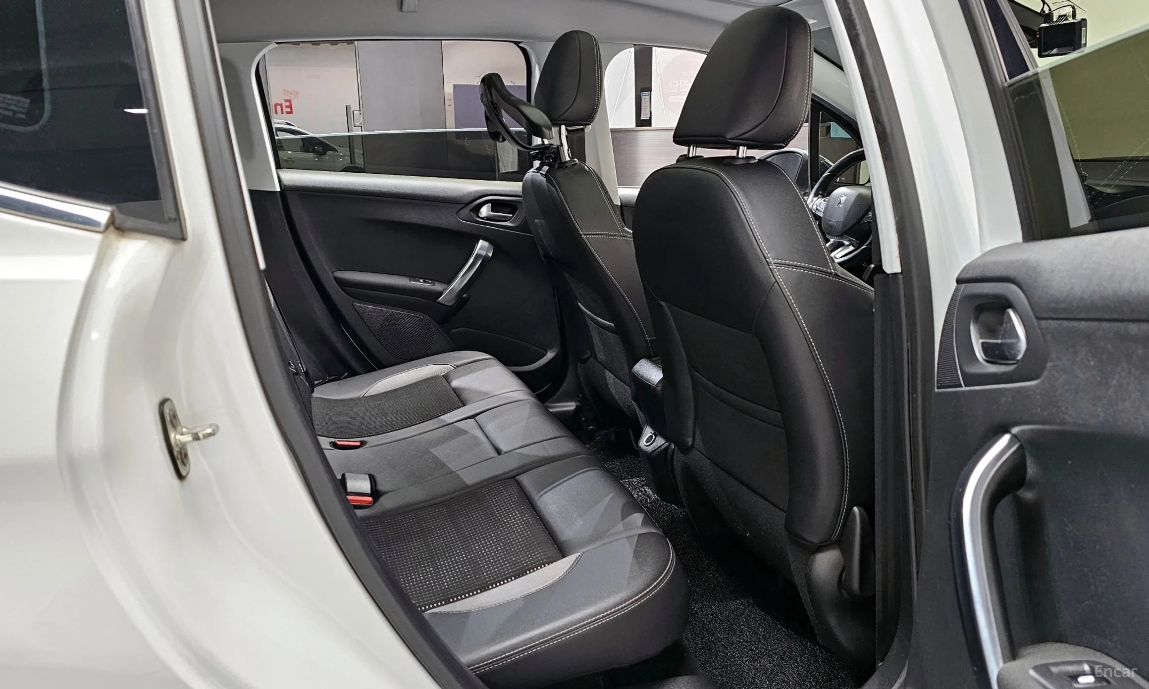 Peugeot 2008. превью 12