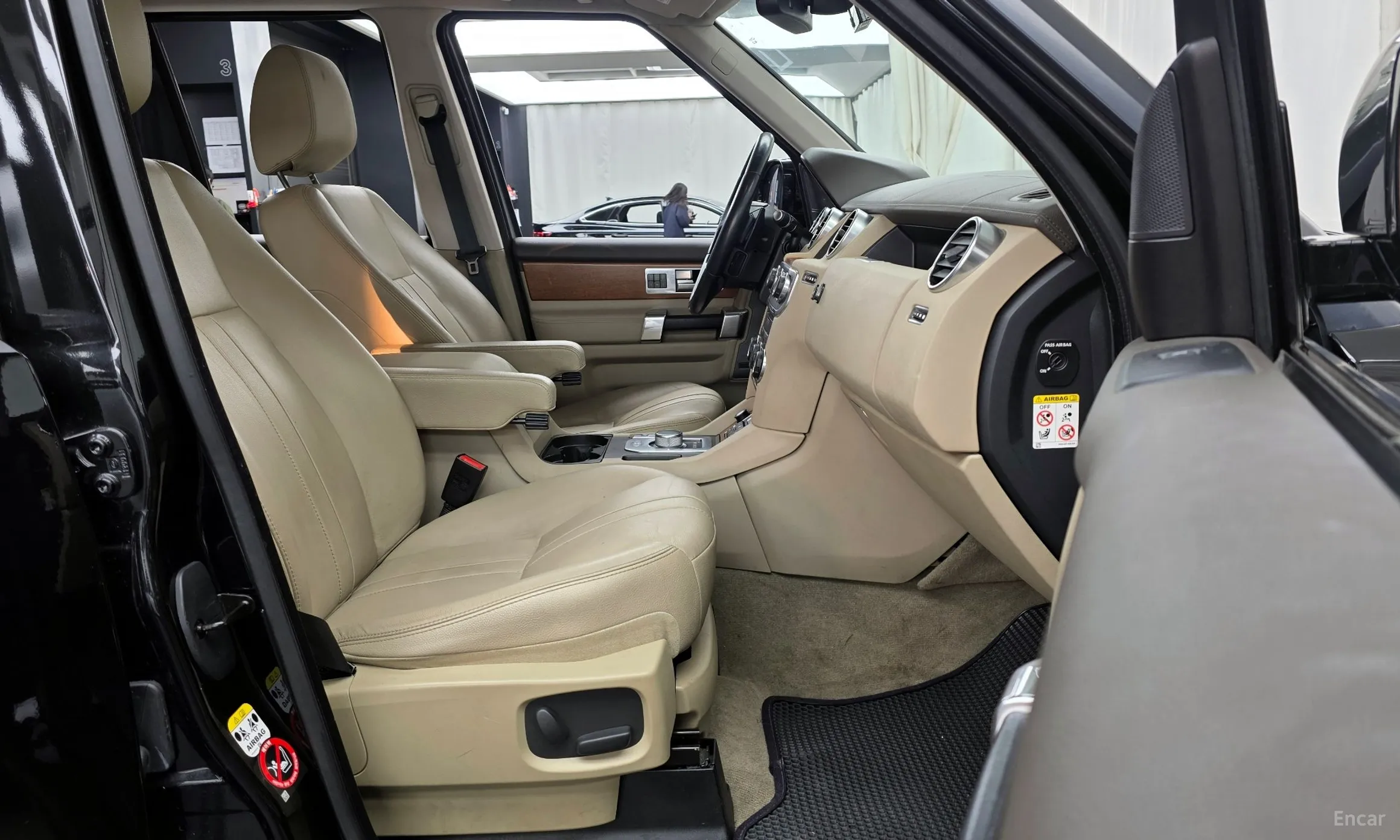 Land Rover Discovery 4 превью 11