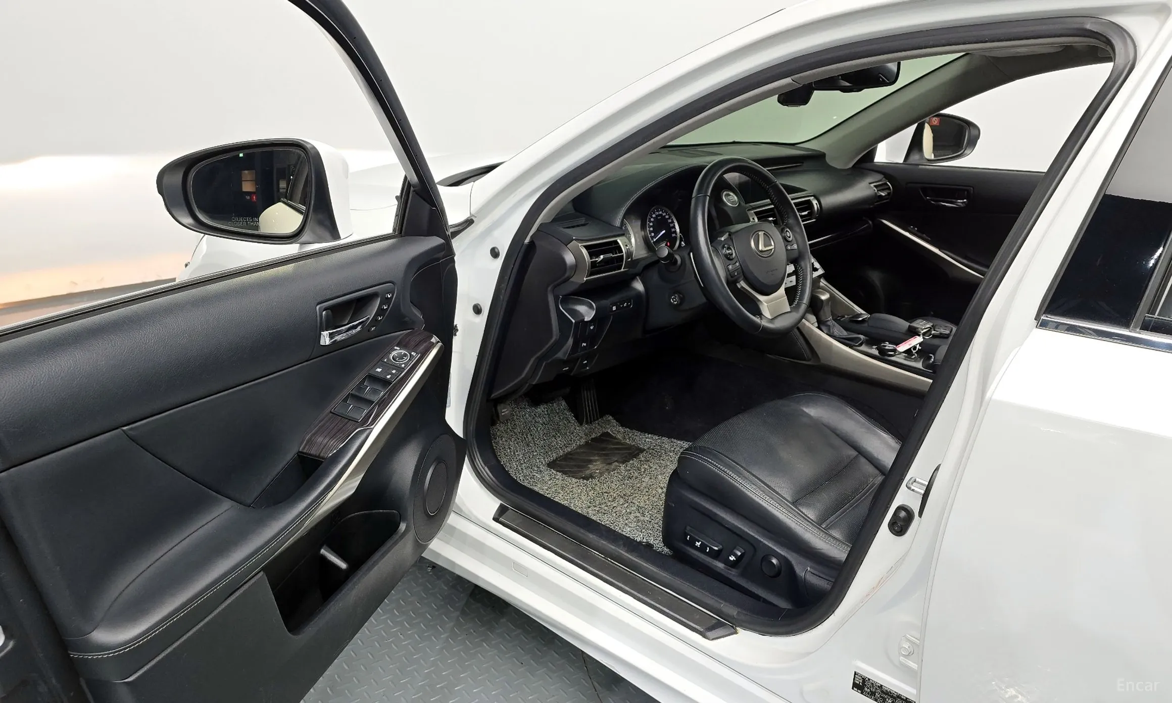 Lexus New IS250 превью 10