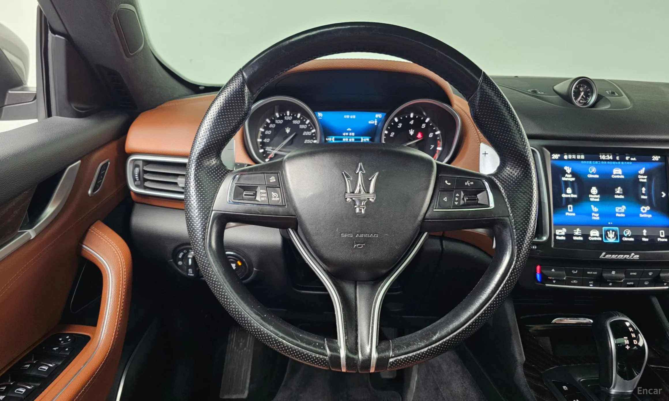Maserati Levante превью 13