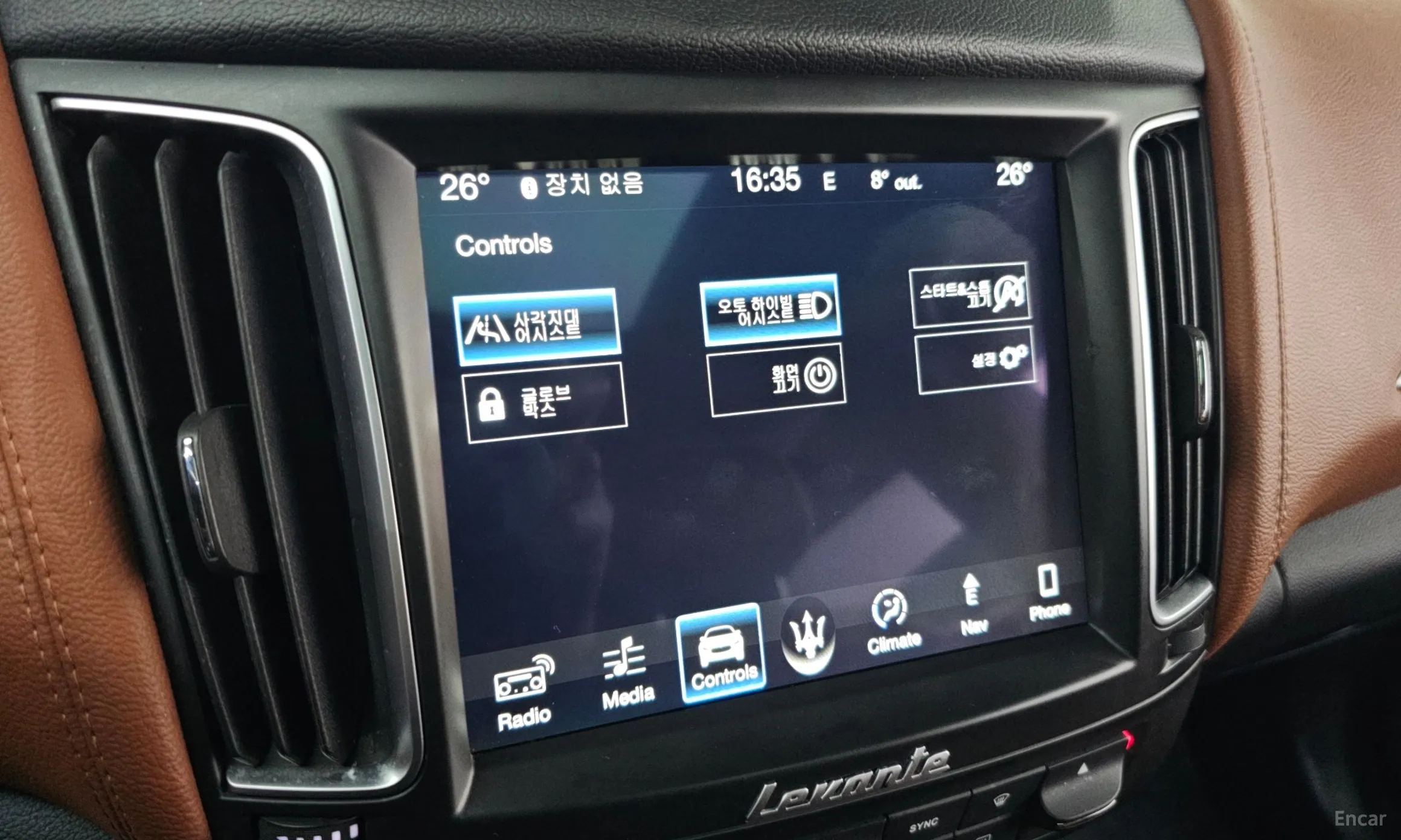 Maserati Levante превью 17