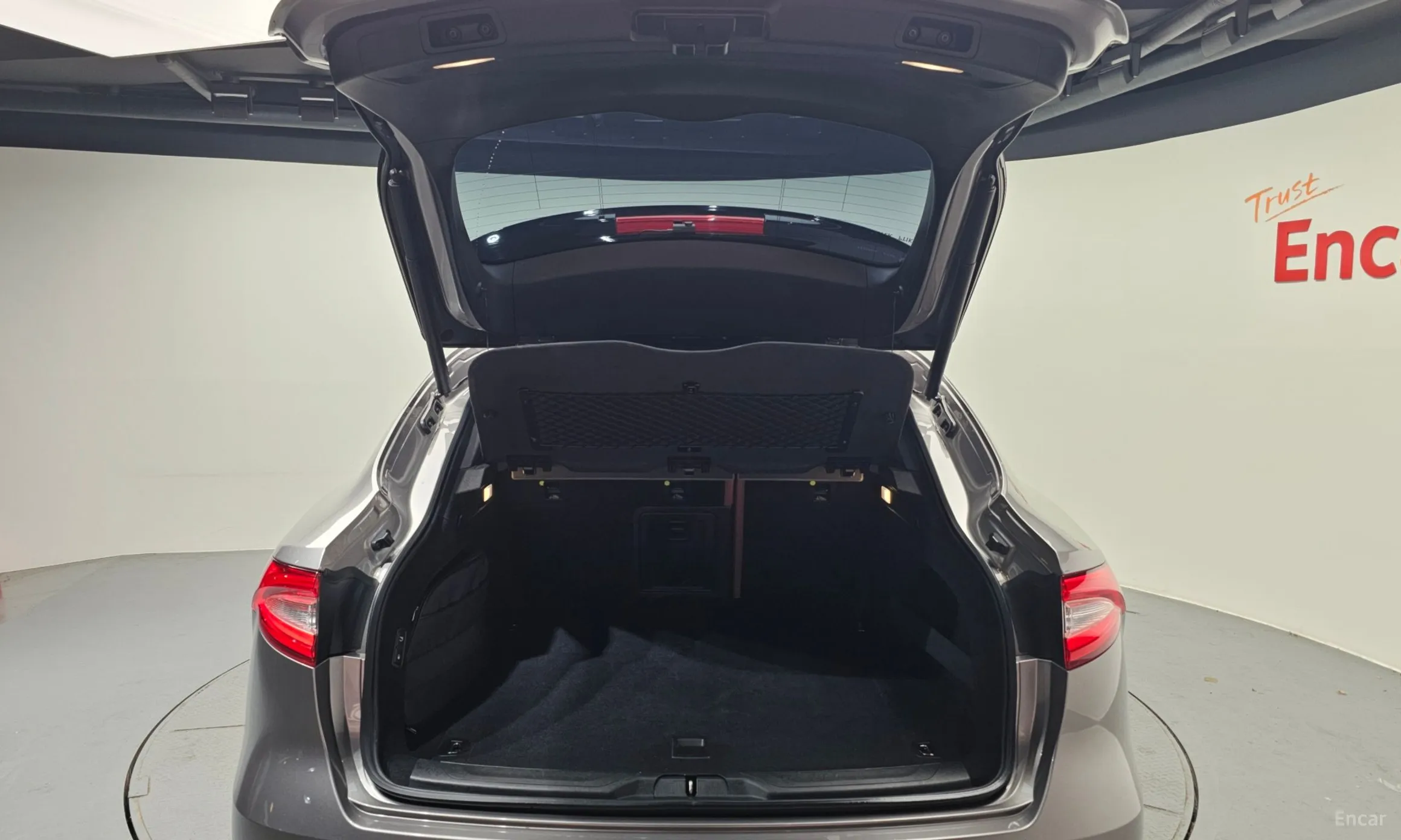 Maserati Levante превью 20