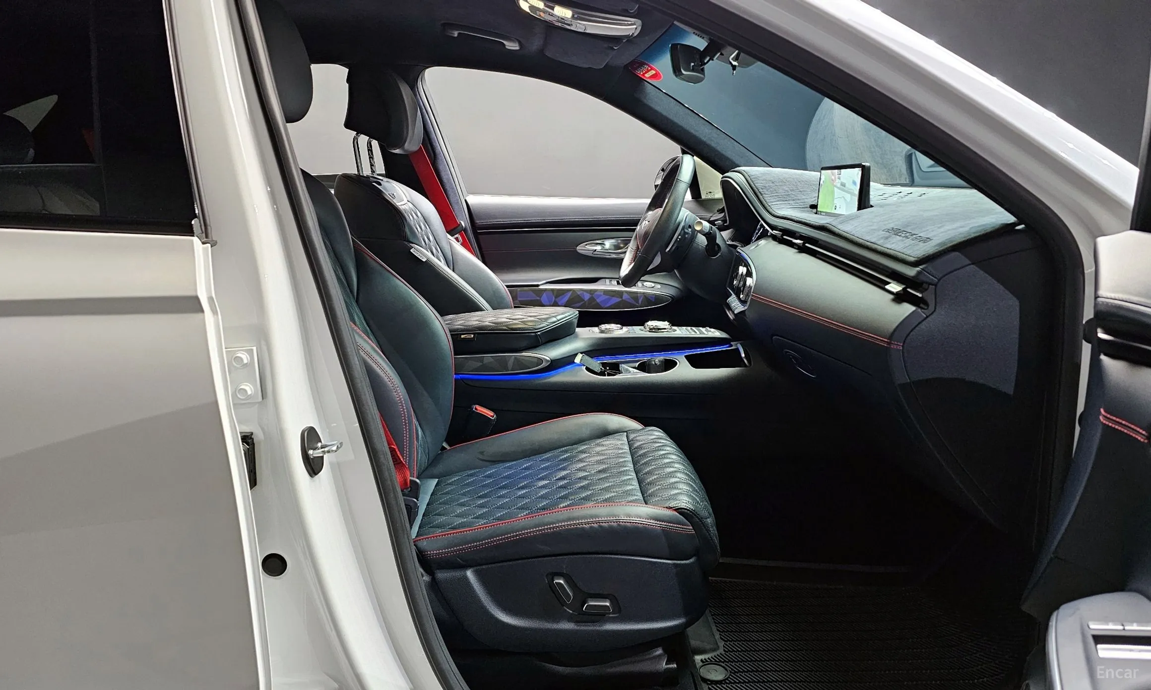 Genesis GV70 превью 11