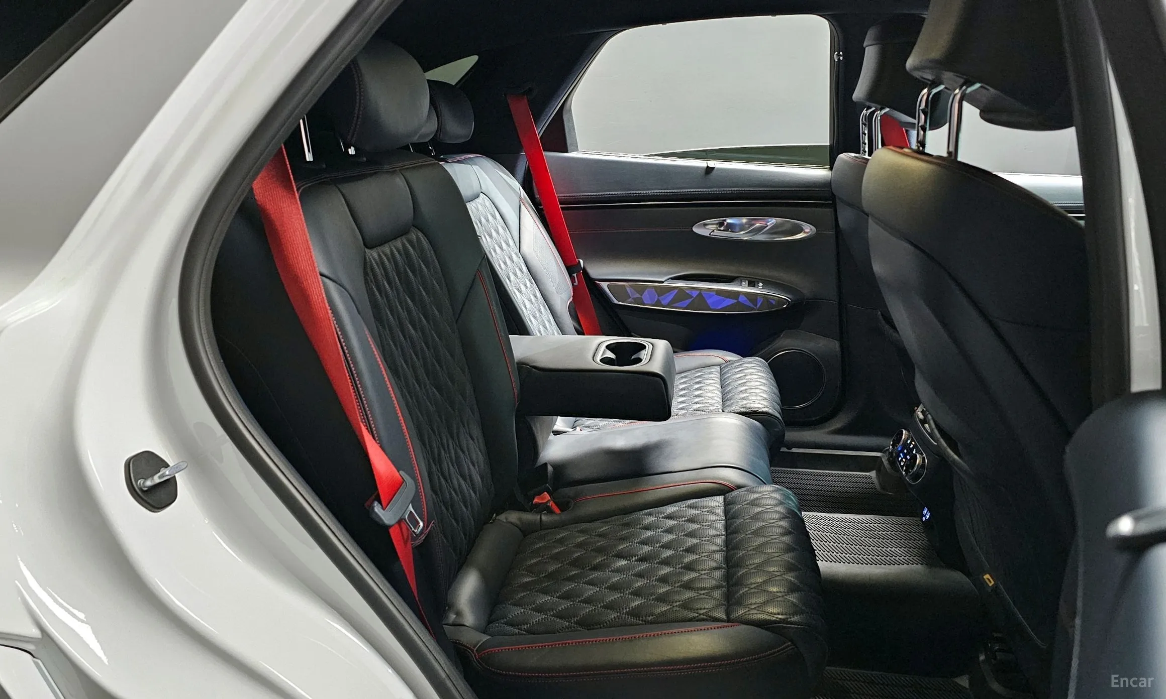 Genesis GV70 превью 12