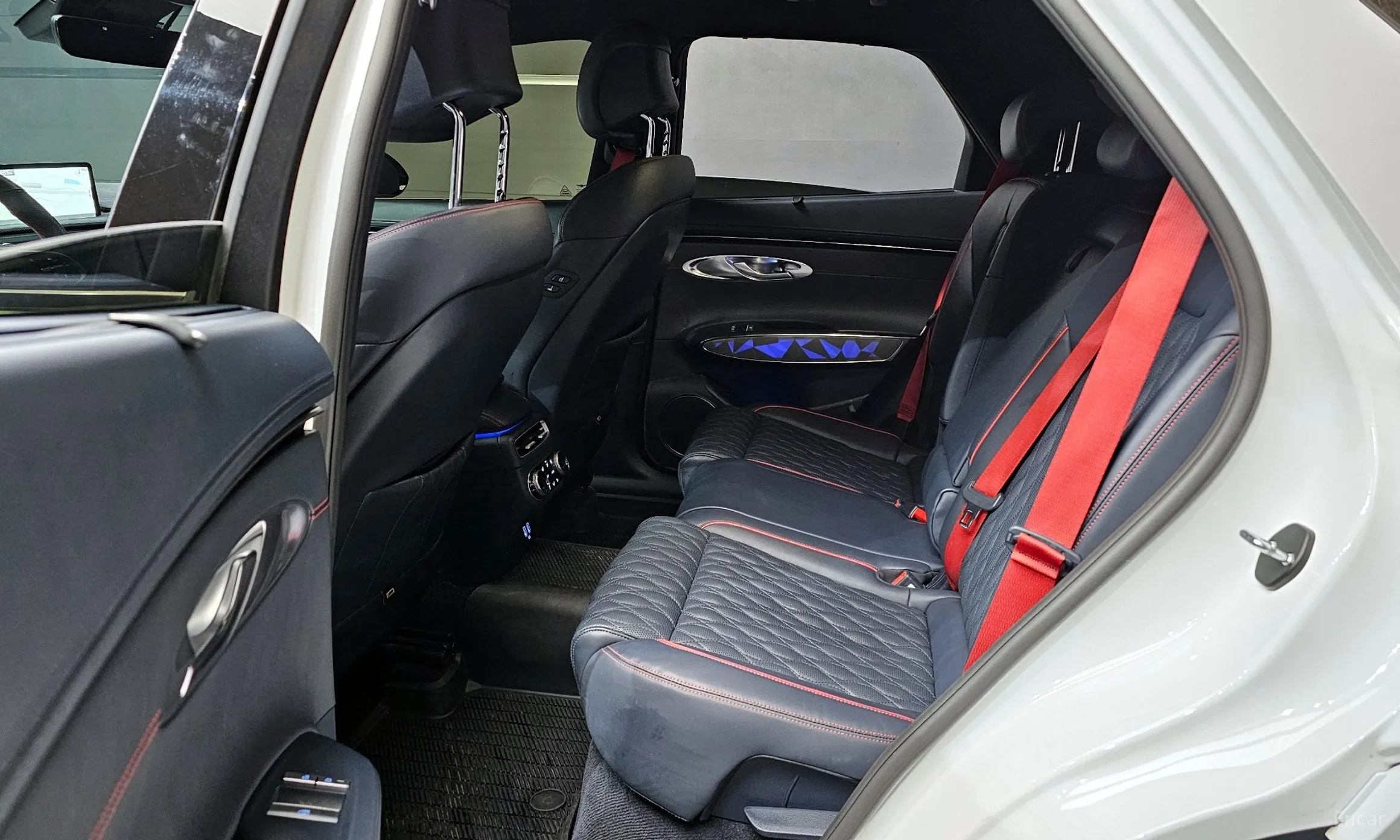 Genesis GV70 превью 13