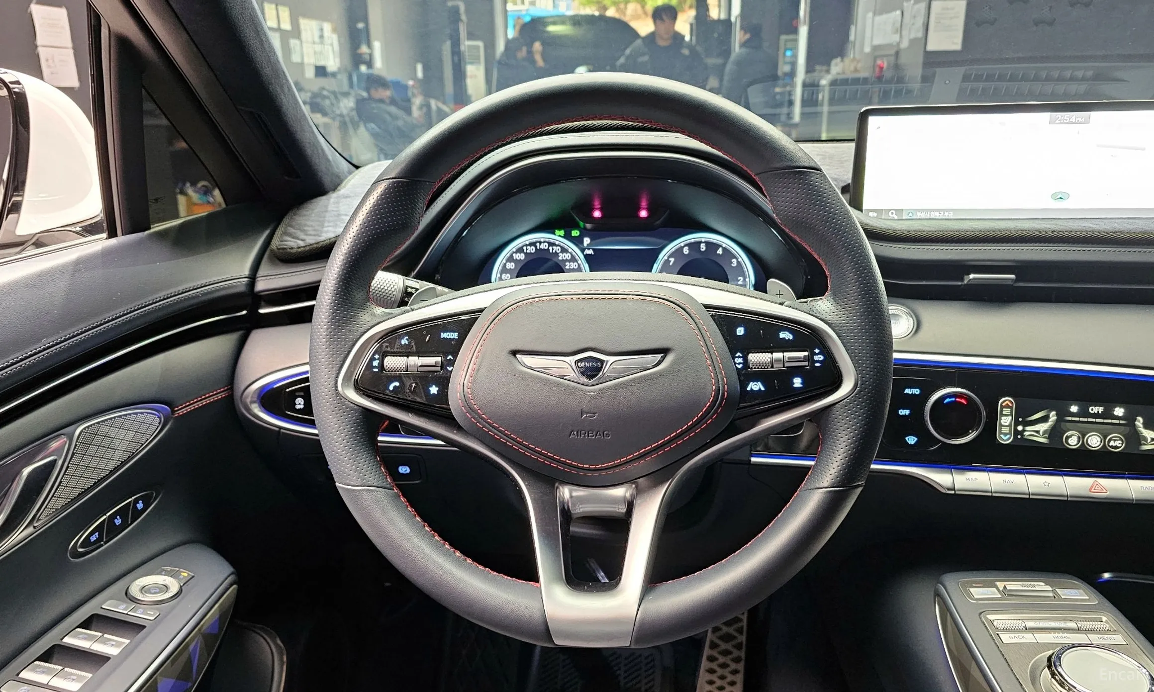 Genesis GV70 превью 14