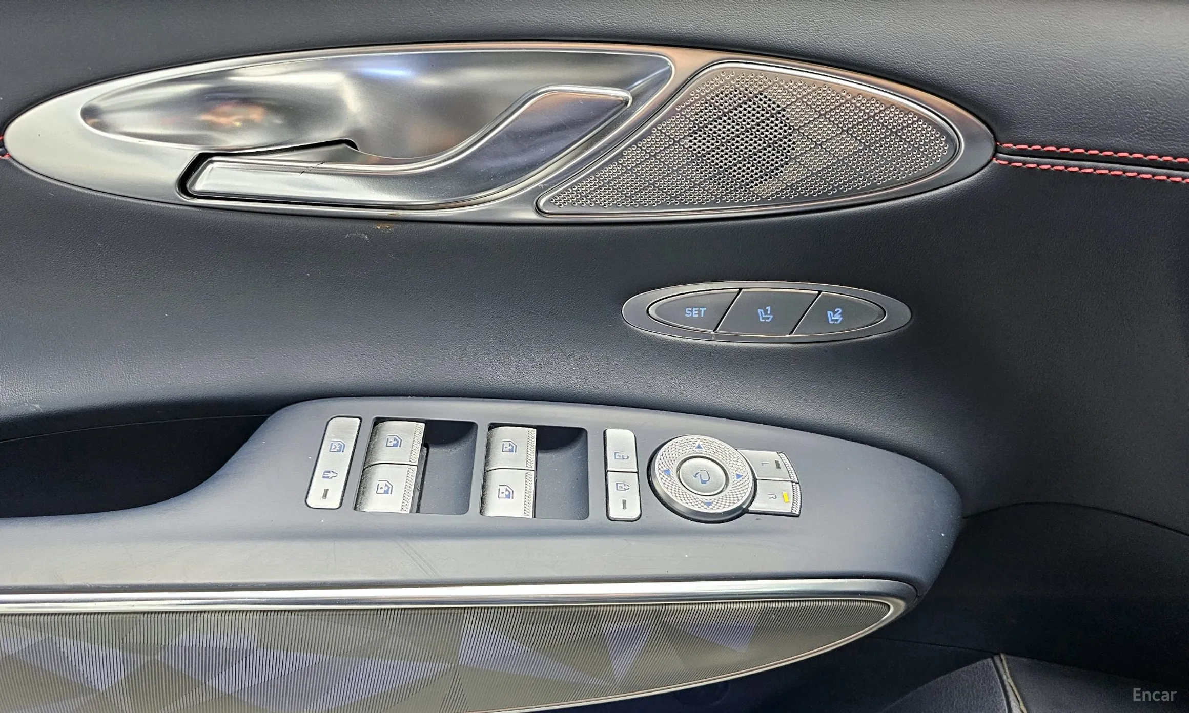 Genesis GV70 превью 18
