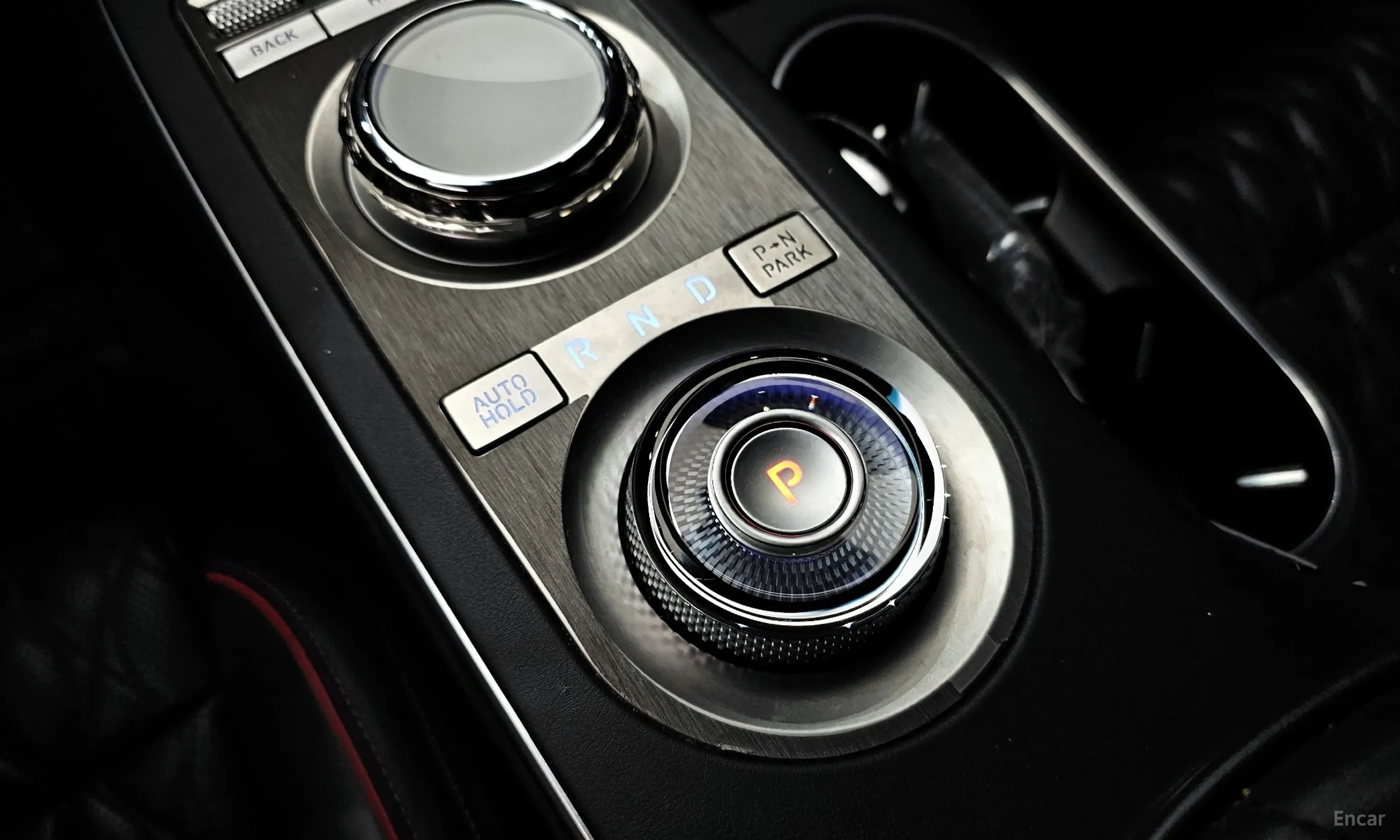 Genesis GV70 превью 9